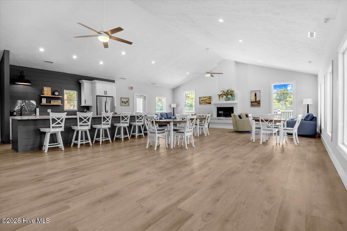 100565920 | Photo 77