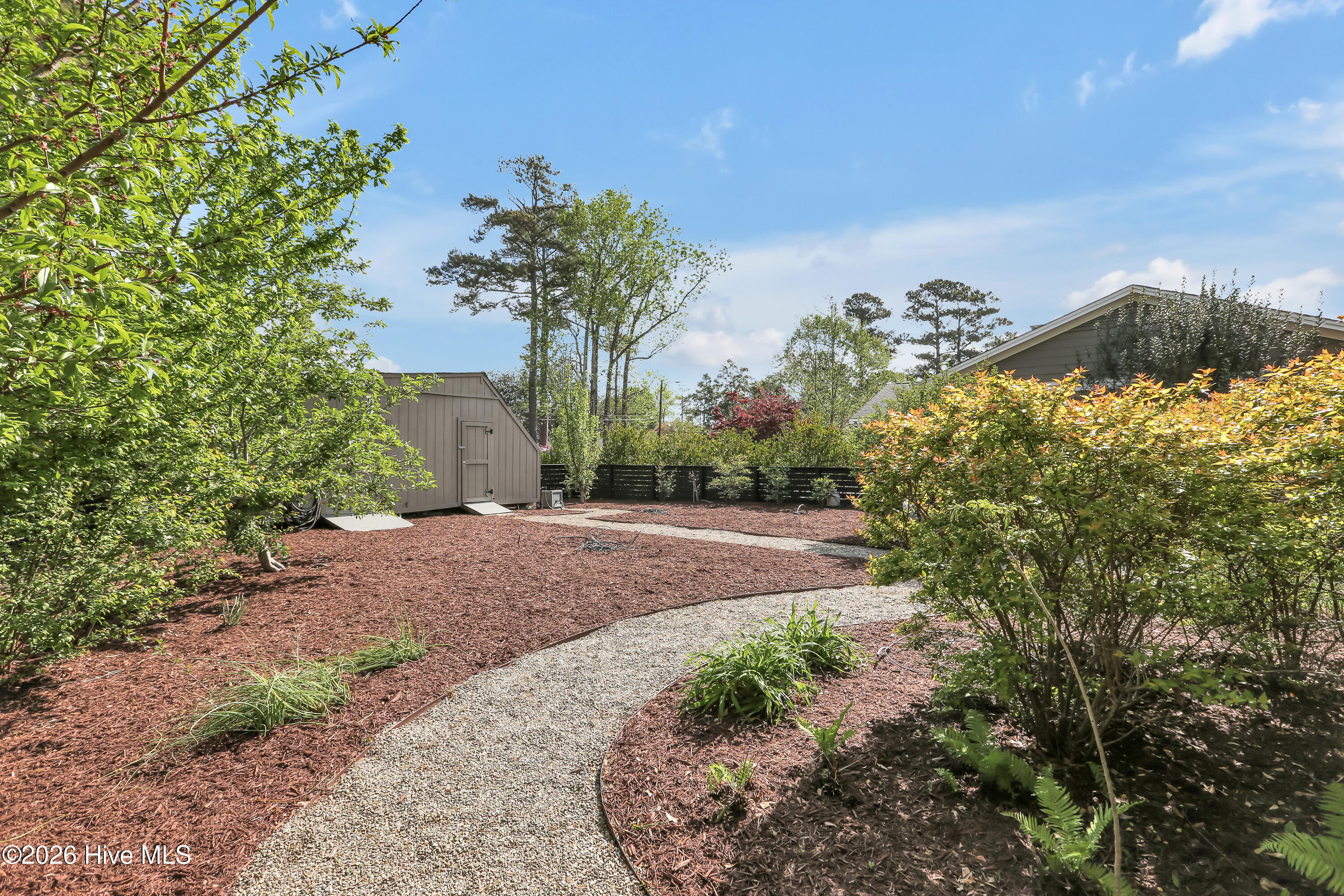 100565189 | Photo 35