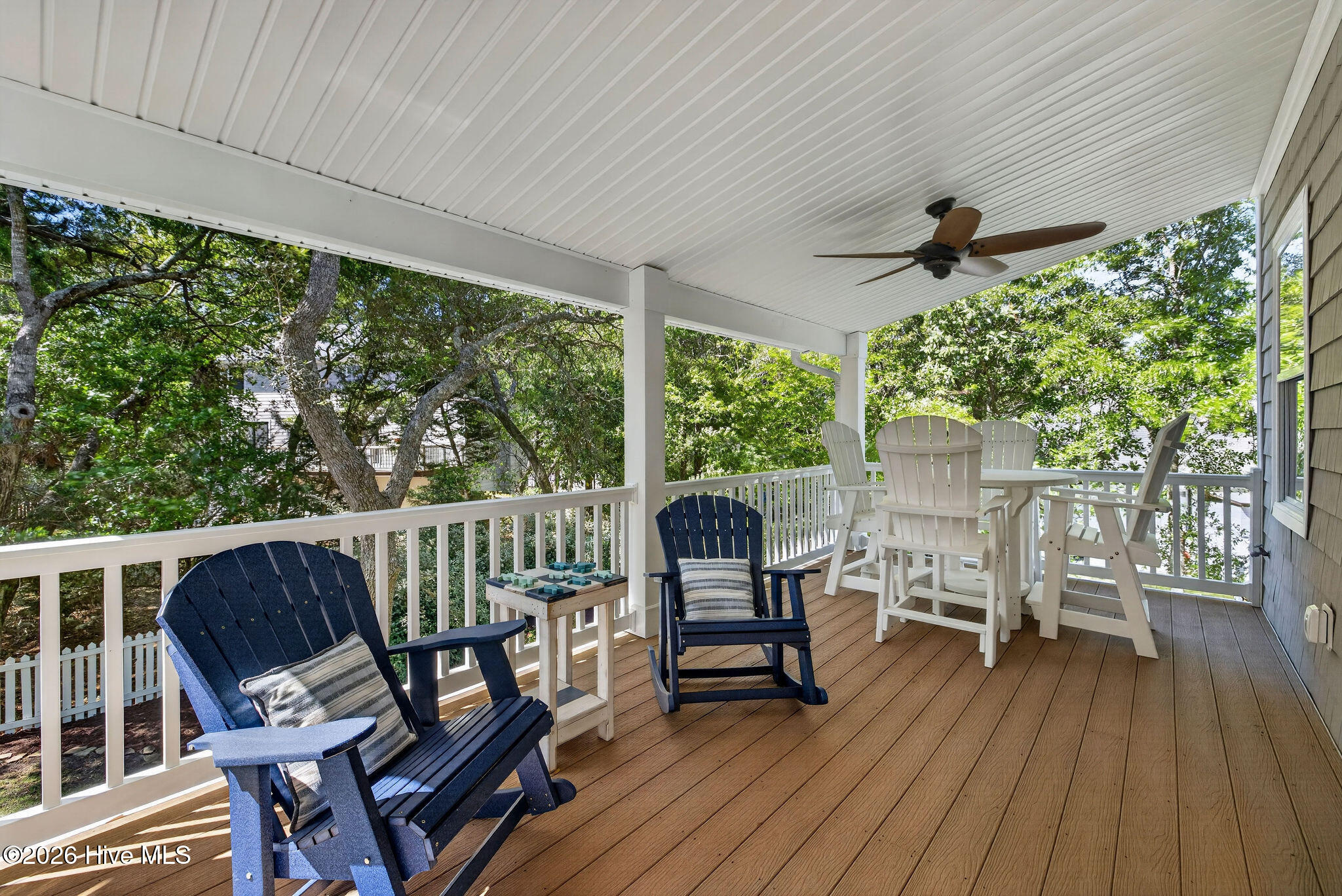 100570117 | Photo 43