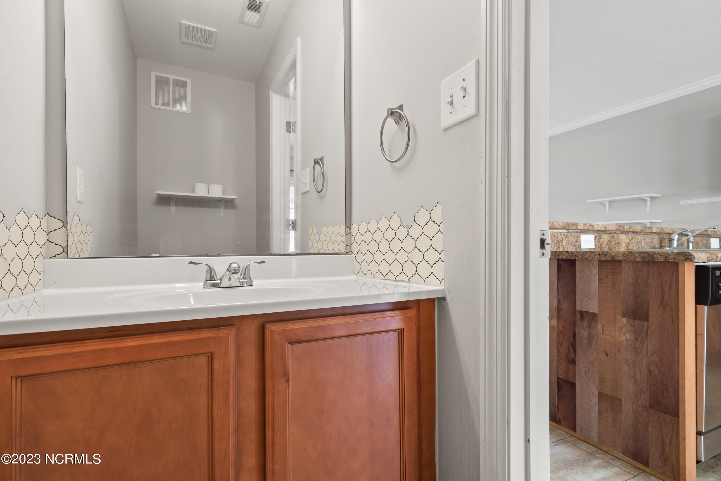 100559780 | Photo 13