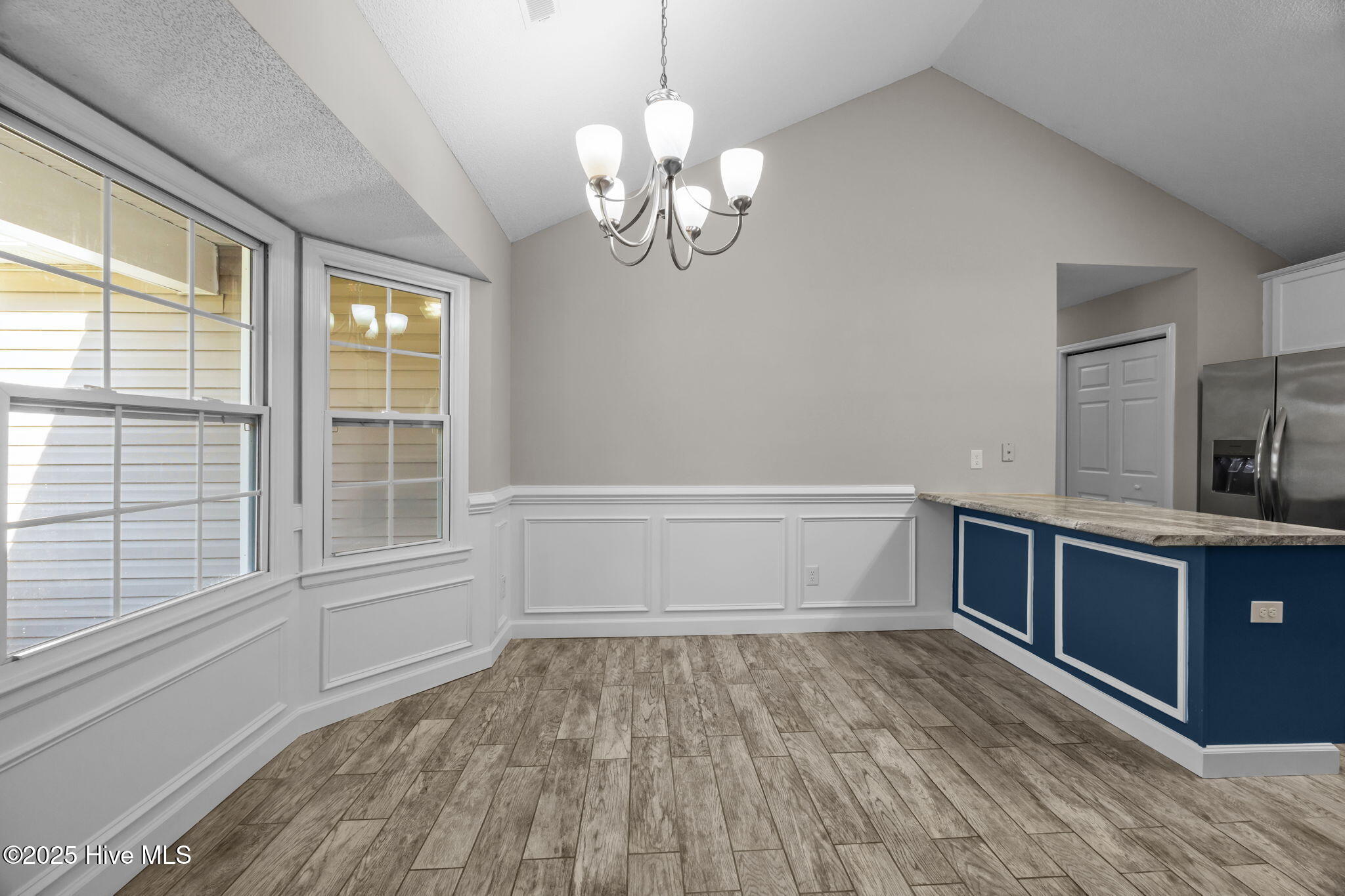 100535076 | Photo 17