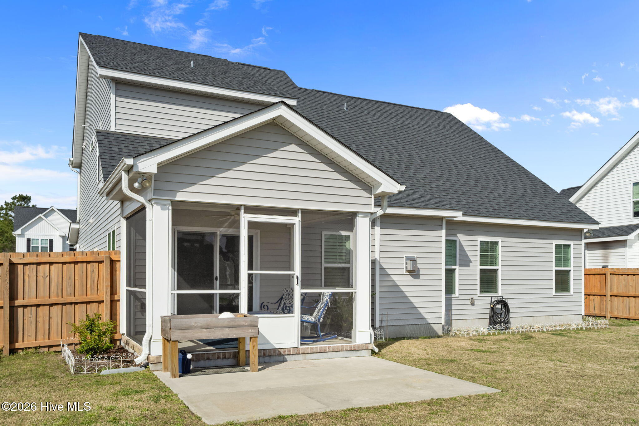 100561377 | Photo 38