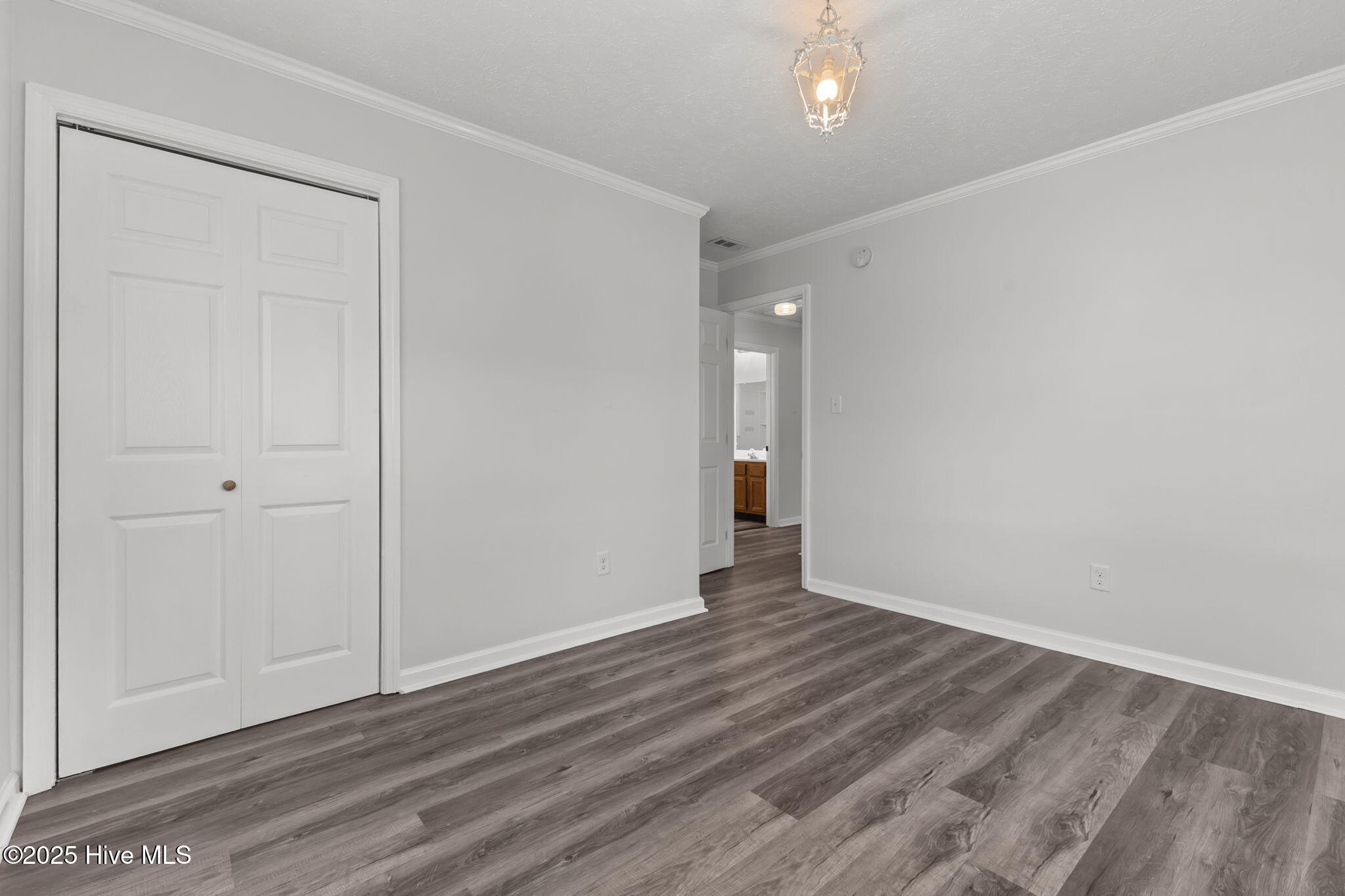 100526515 | Photo 18