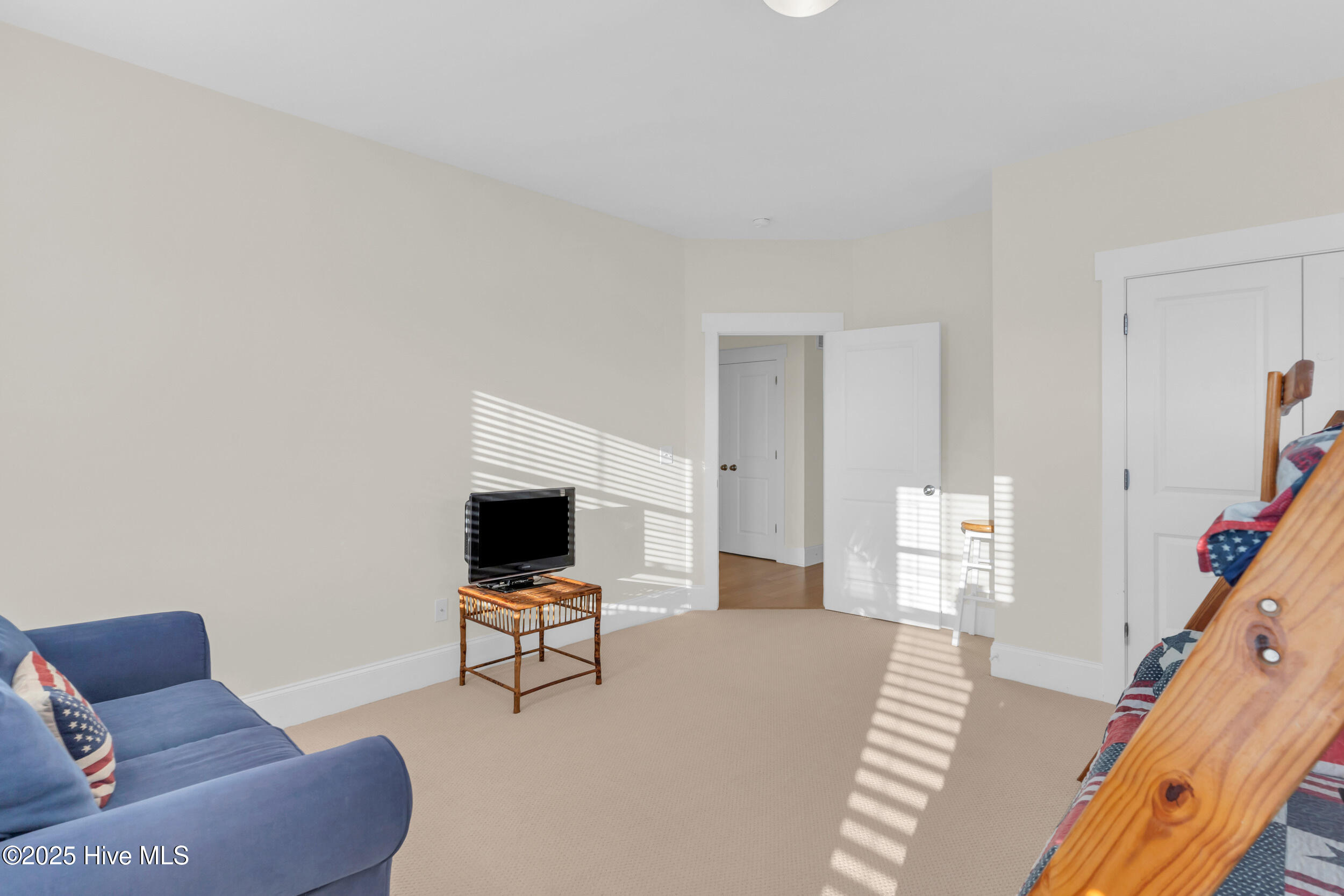 100530363 | Photo 31