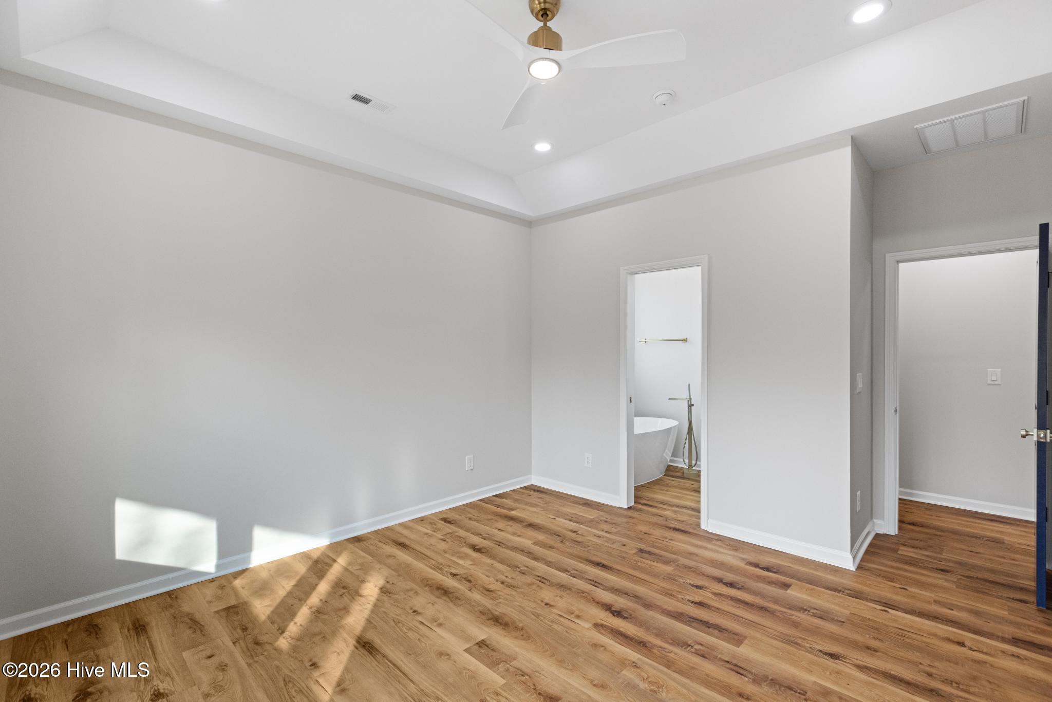 100559527 | Photo 23