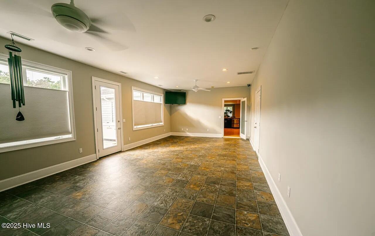 100547219 | Photo 47