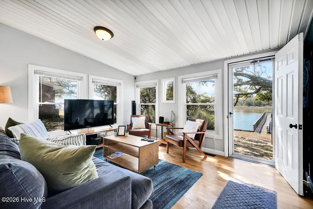 100559547 | Photo 22