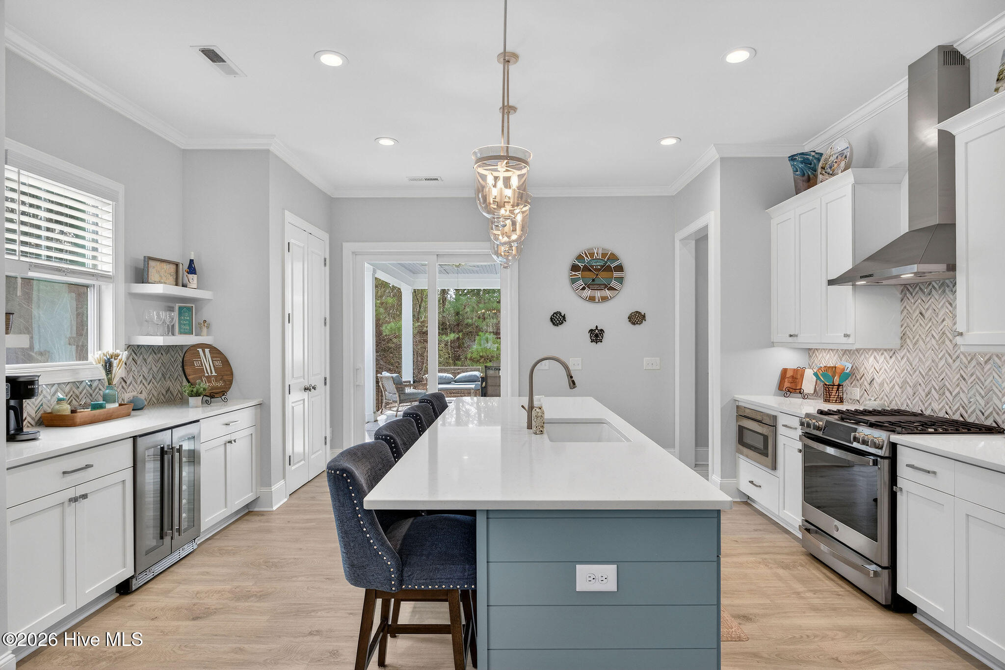 100557303 | Photo 18