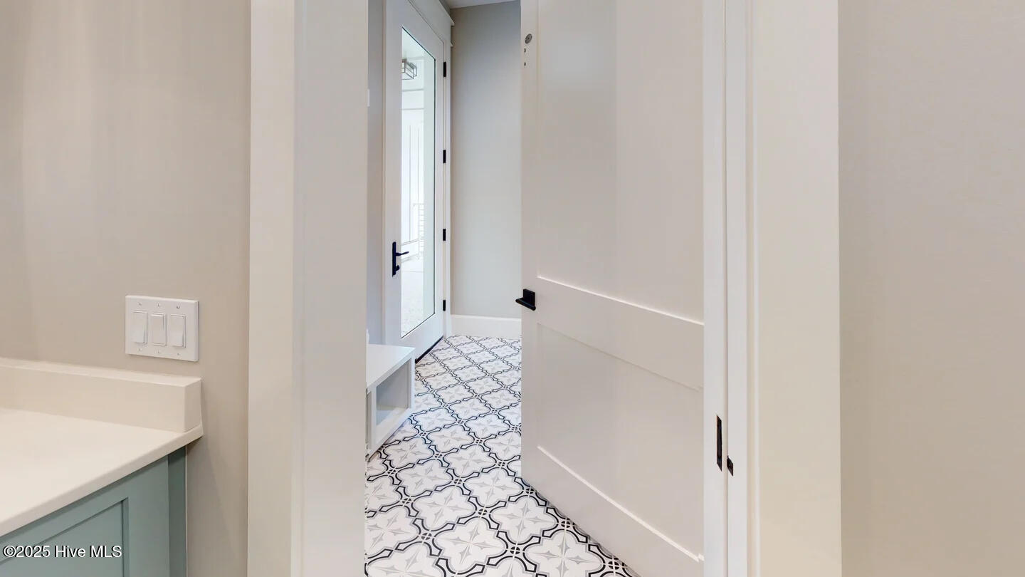 100514796 | Photo 21