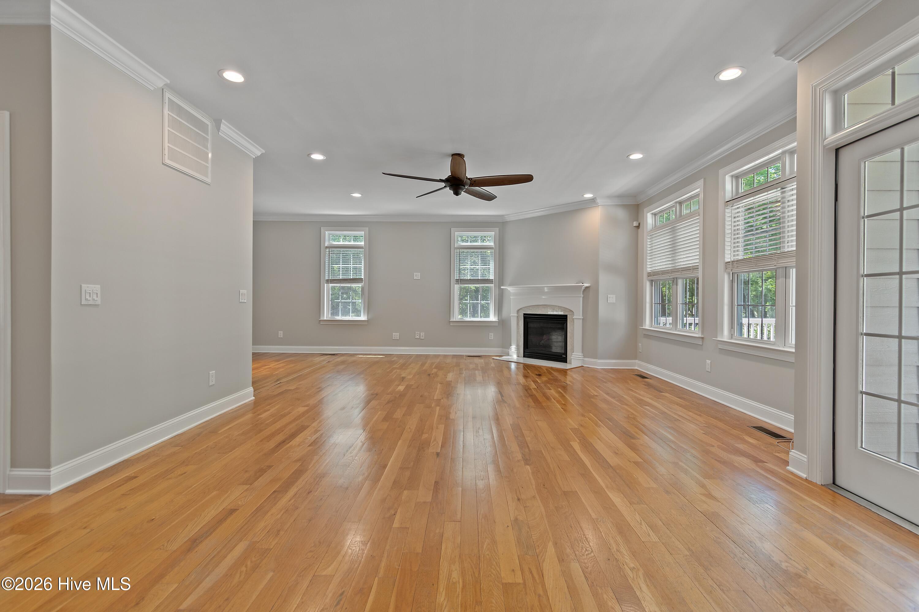 100568662 | Photo 14