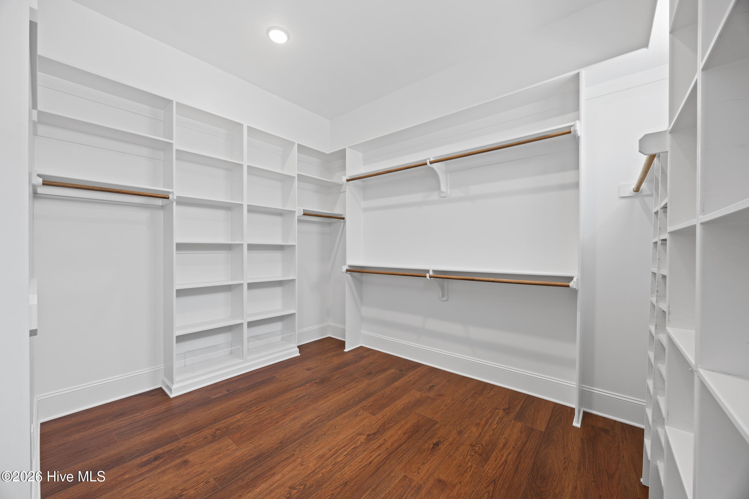 100569354 | Photo 50