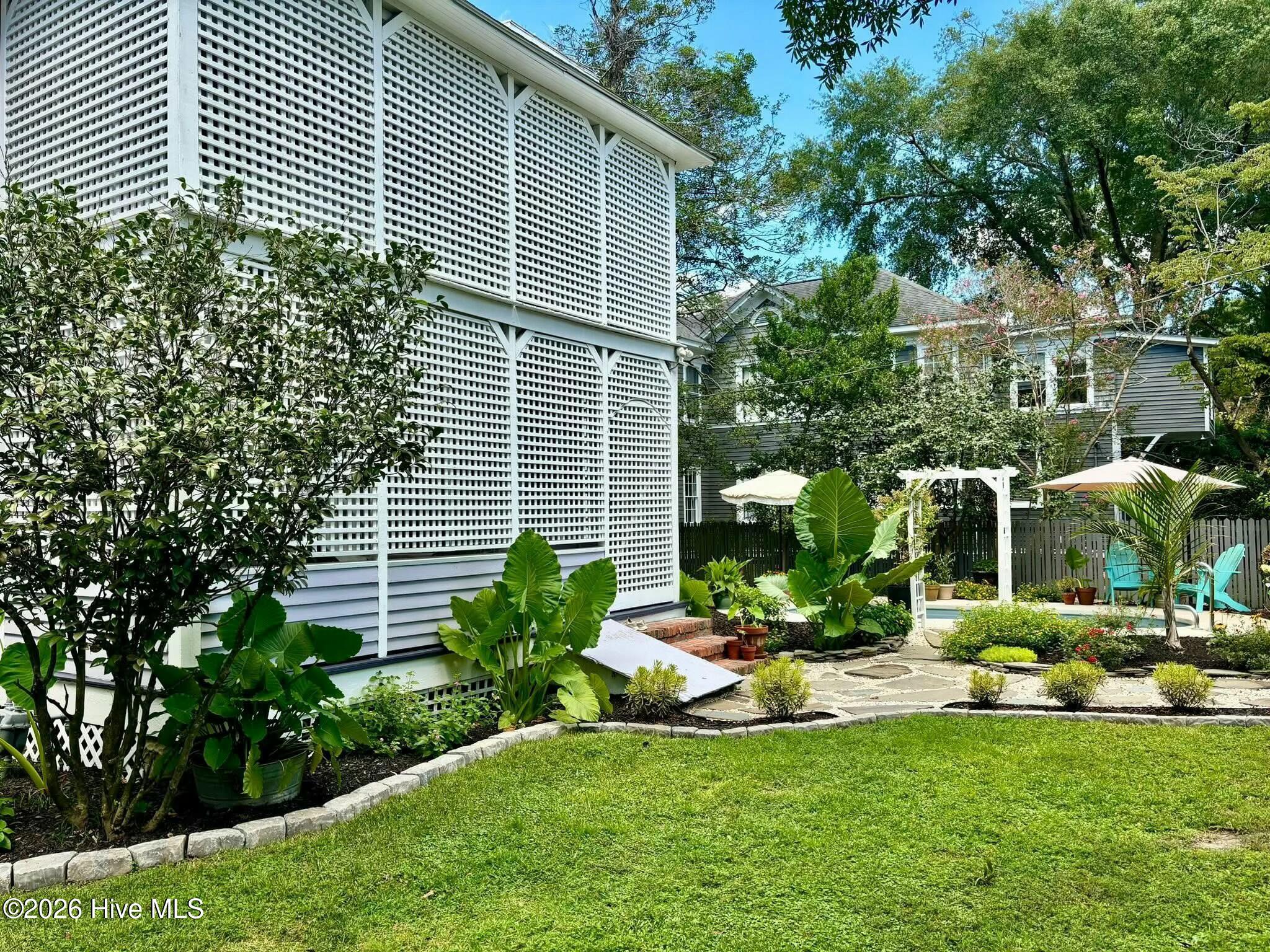 100566277 | Photo 37