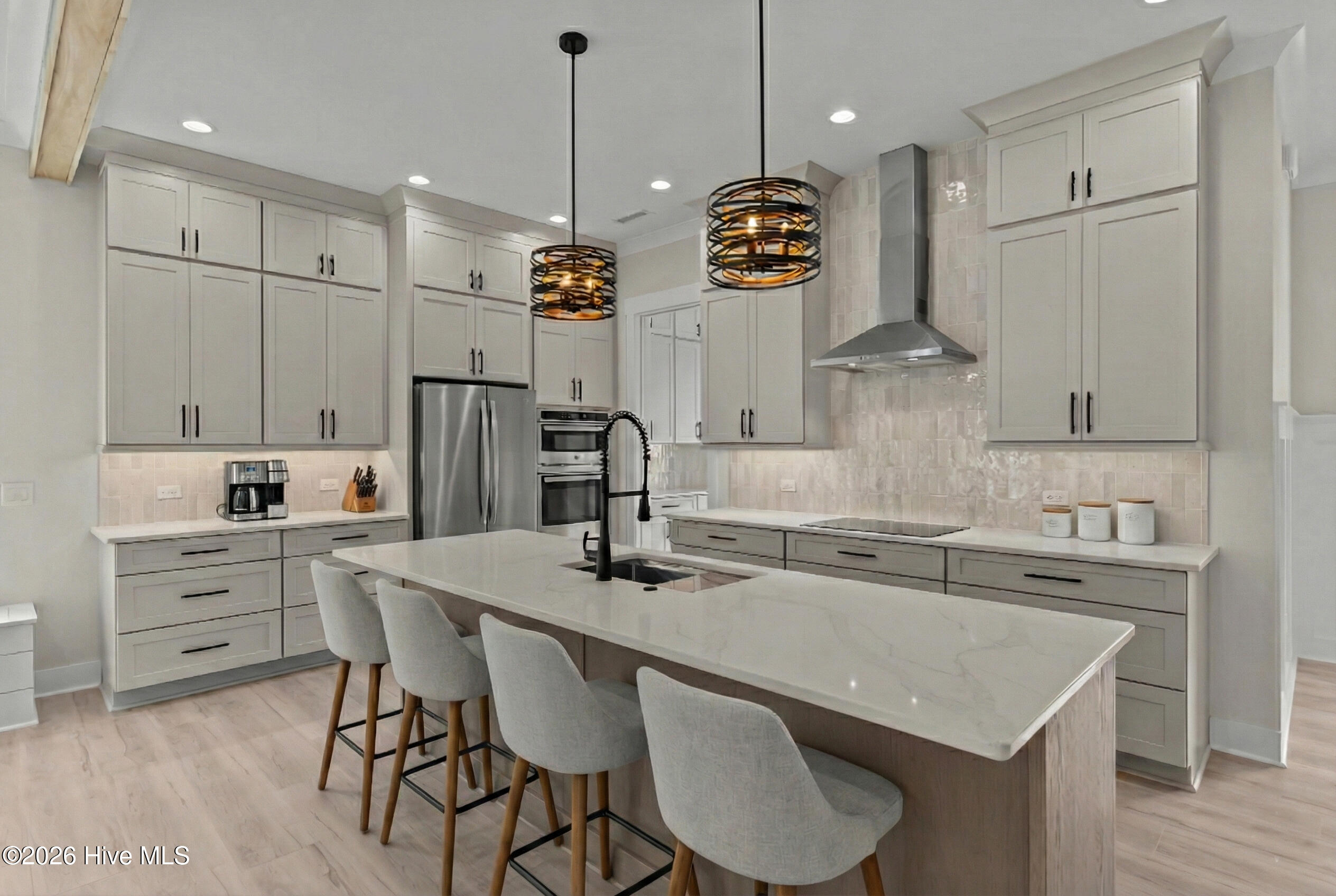 100548099 | Photo 26