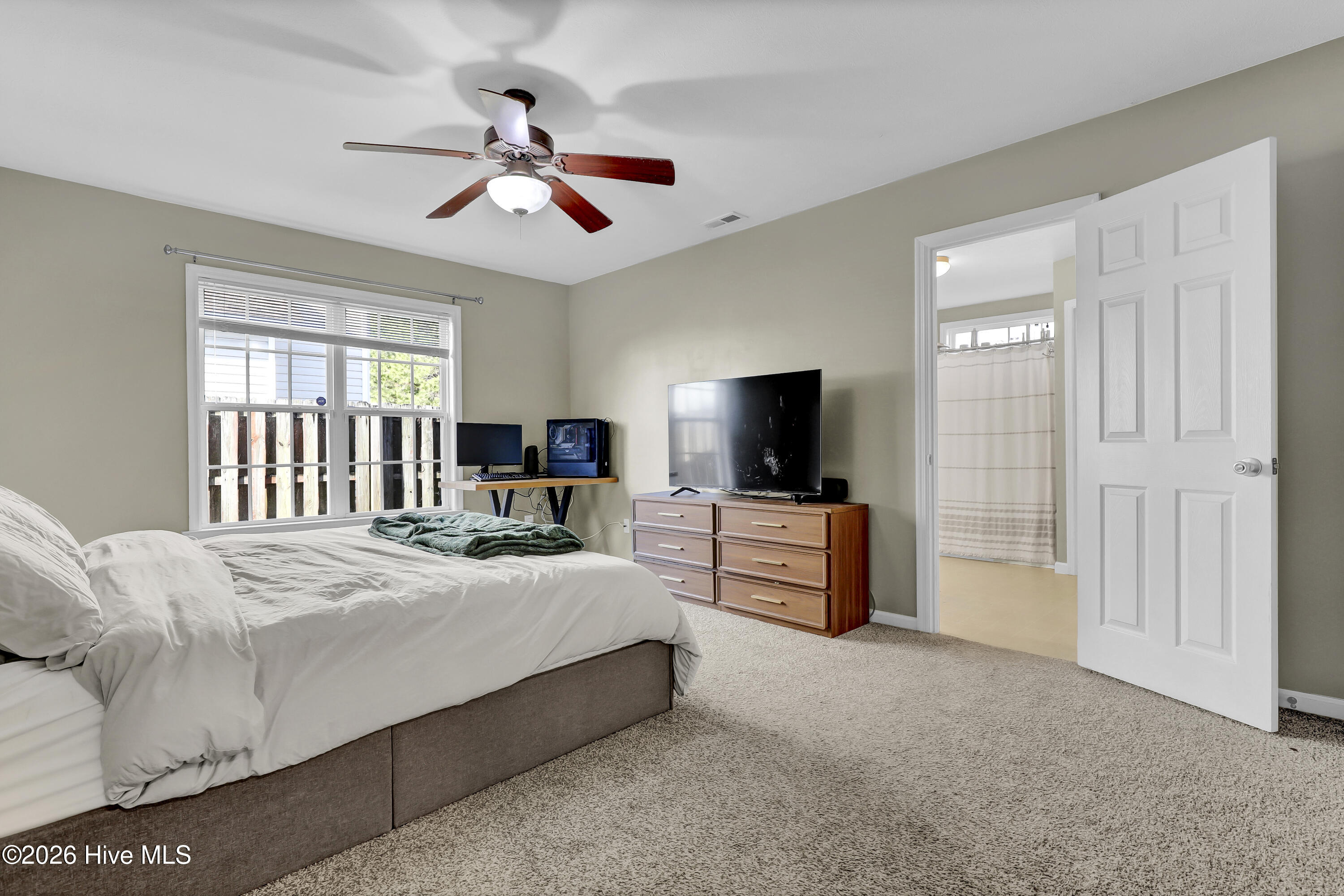 100548013 | Photo 14