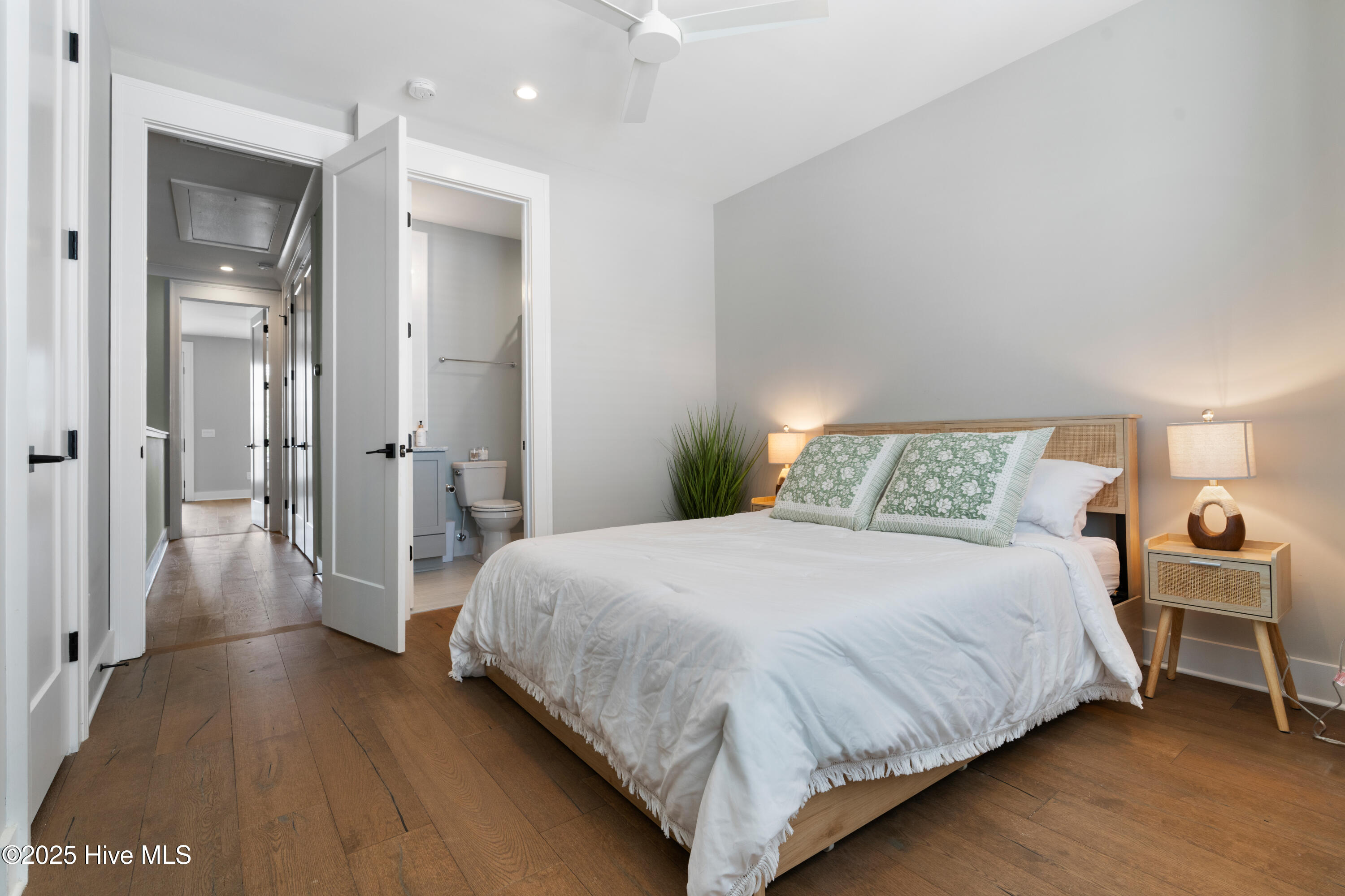 100517638 | Photo 19