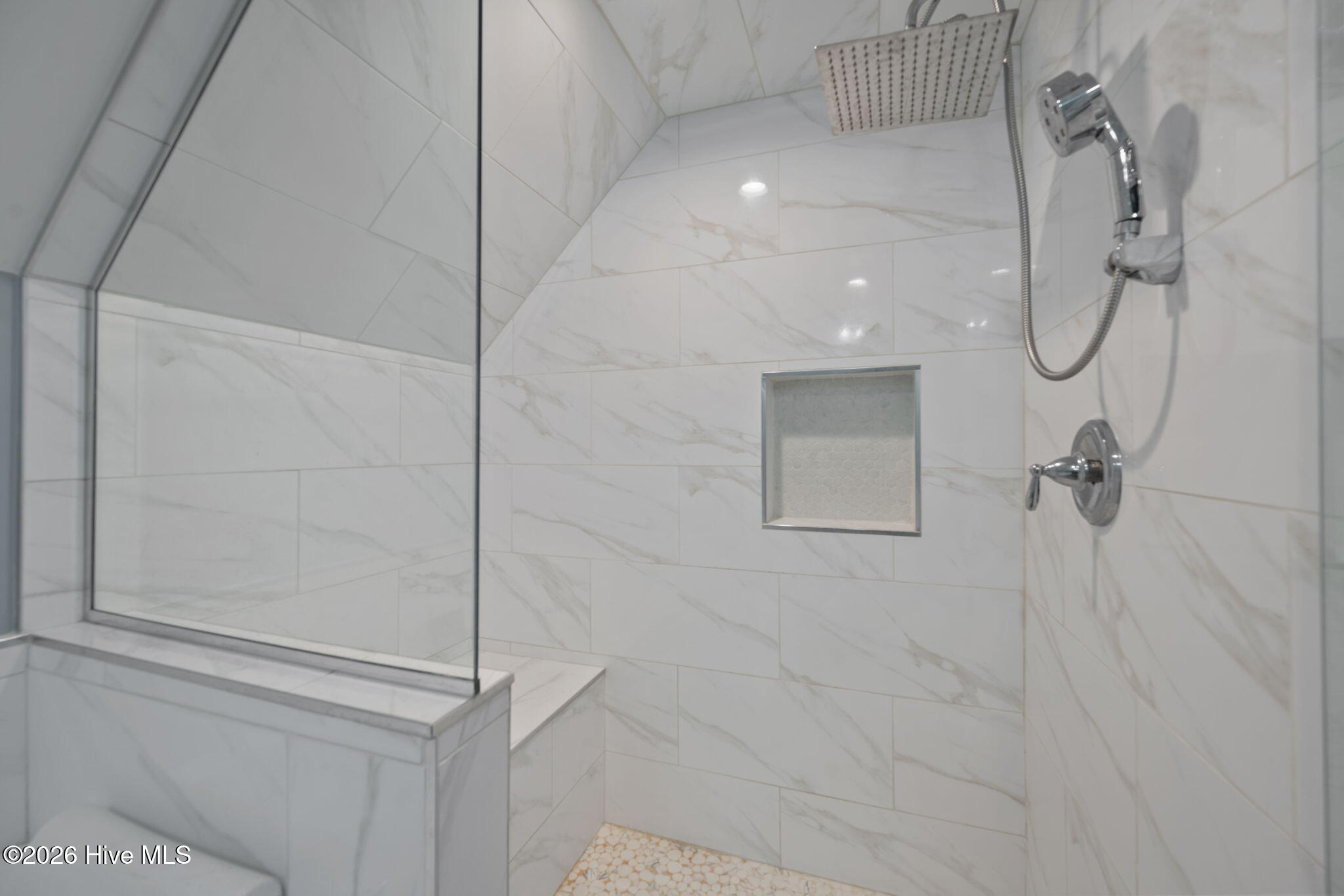 100561787 | Photo 44