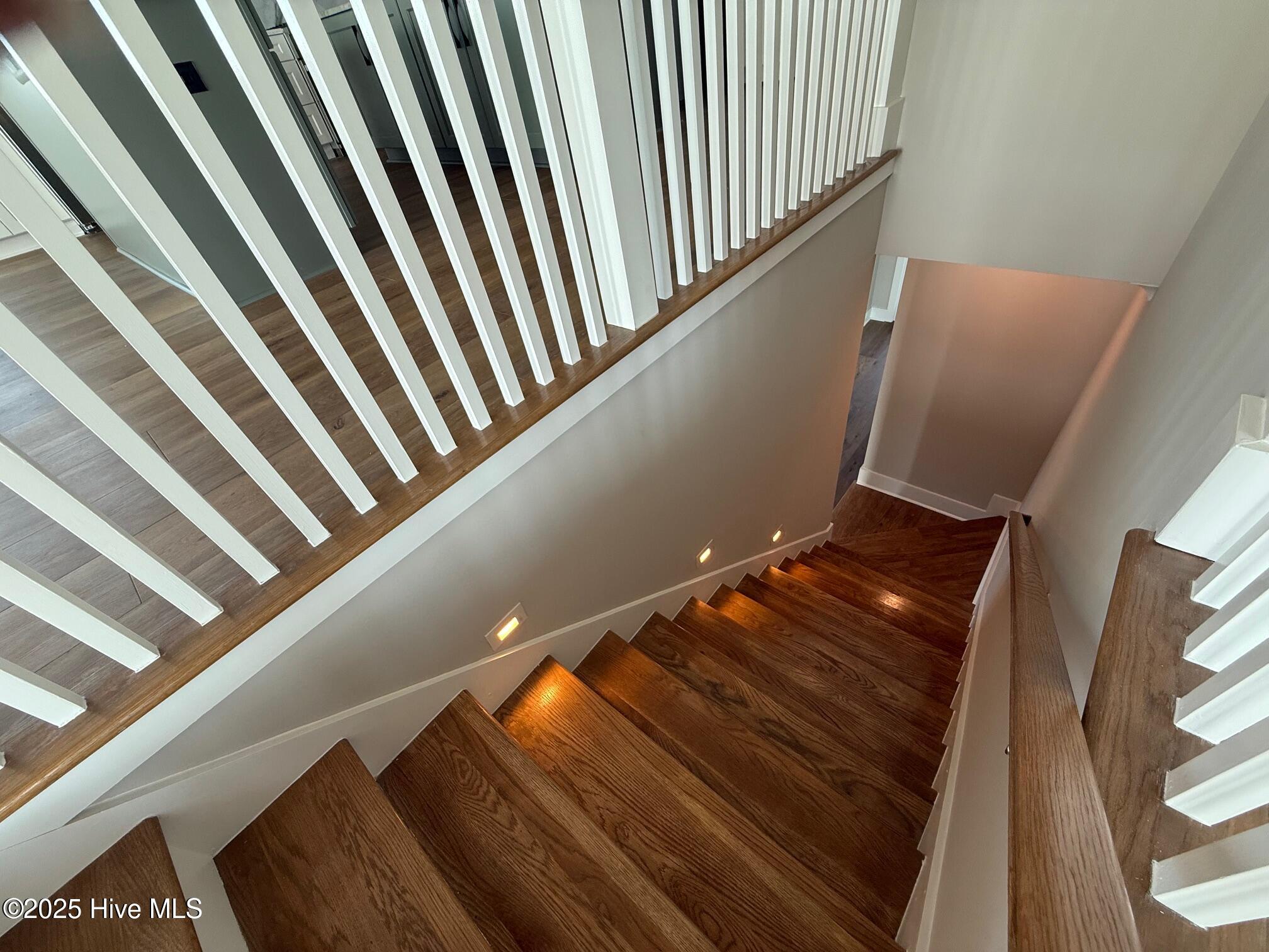 100498103 | Photo 67