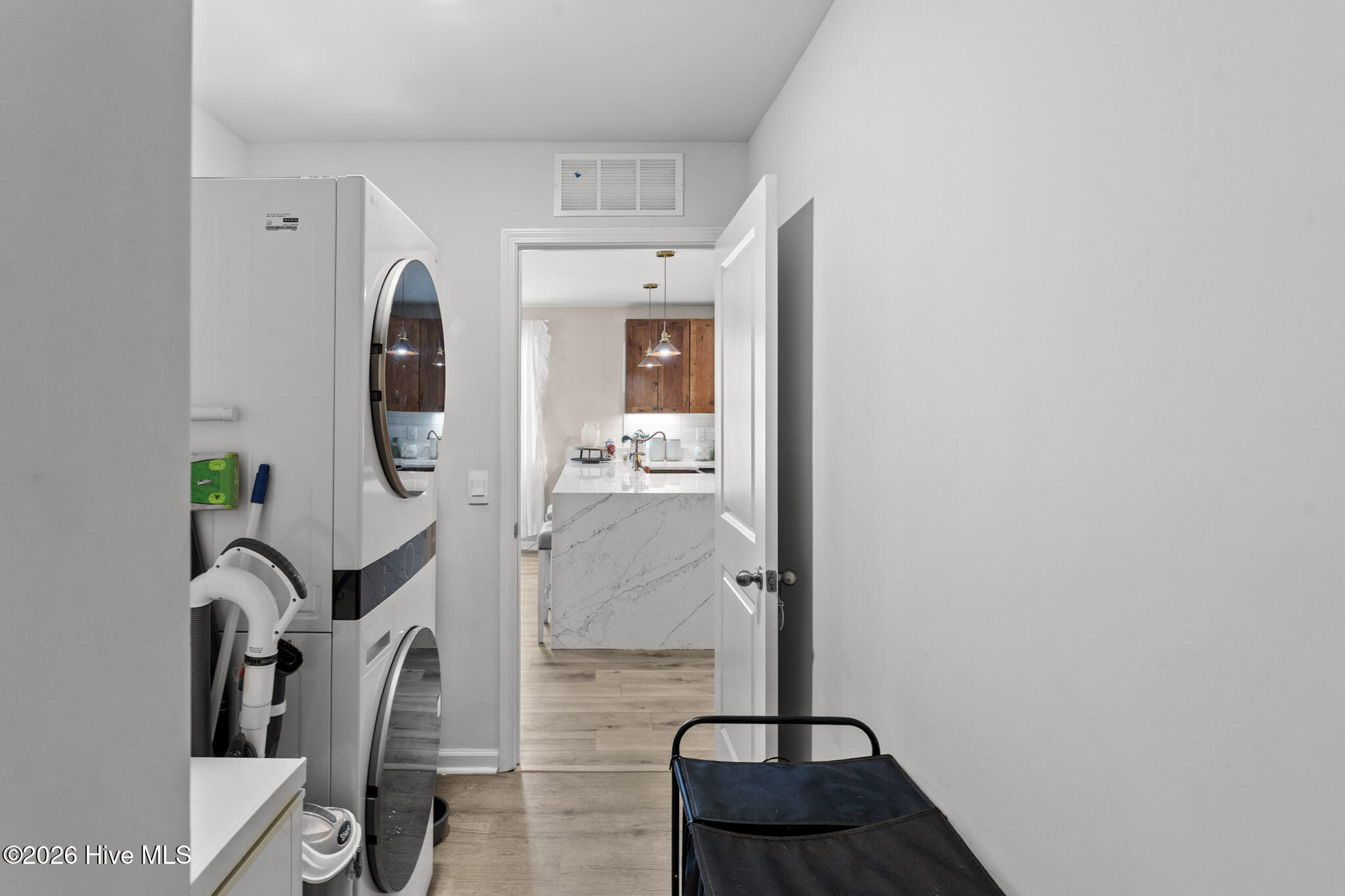 100566662 | Photo 46