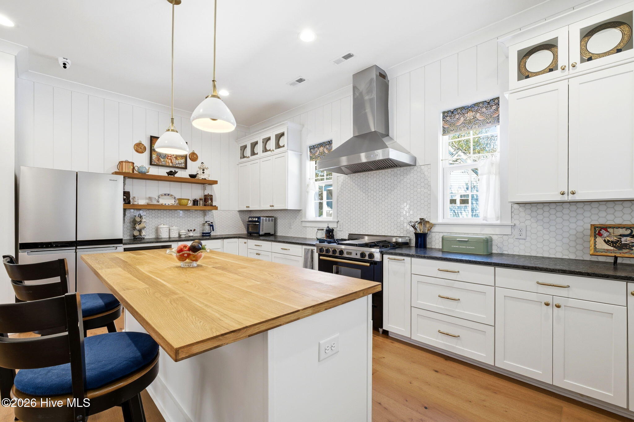 100562076 | Photo 26