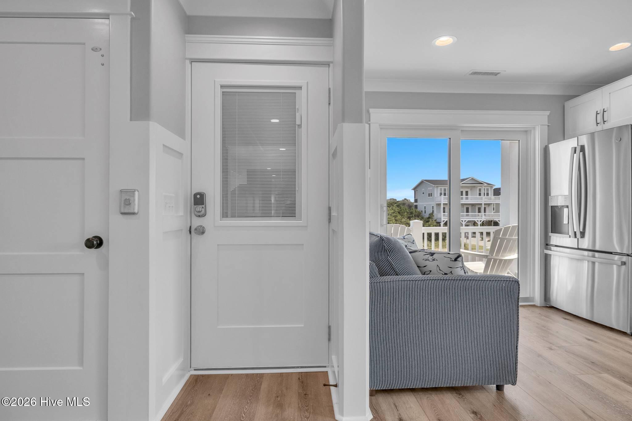 100558345 | Photo 65