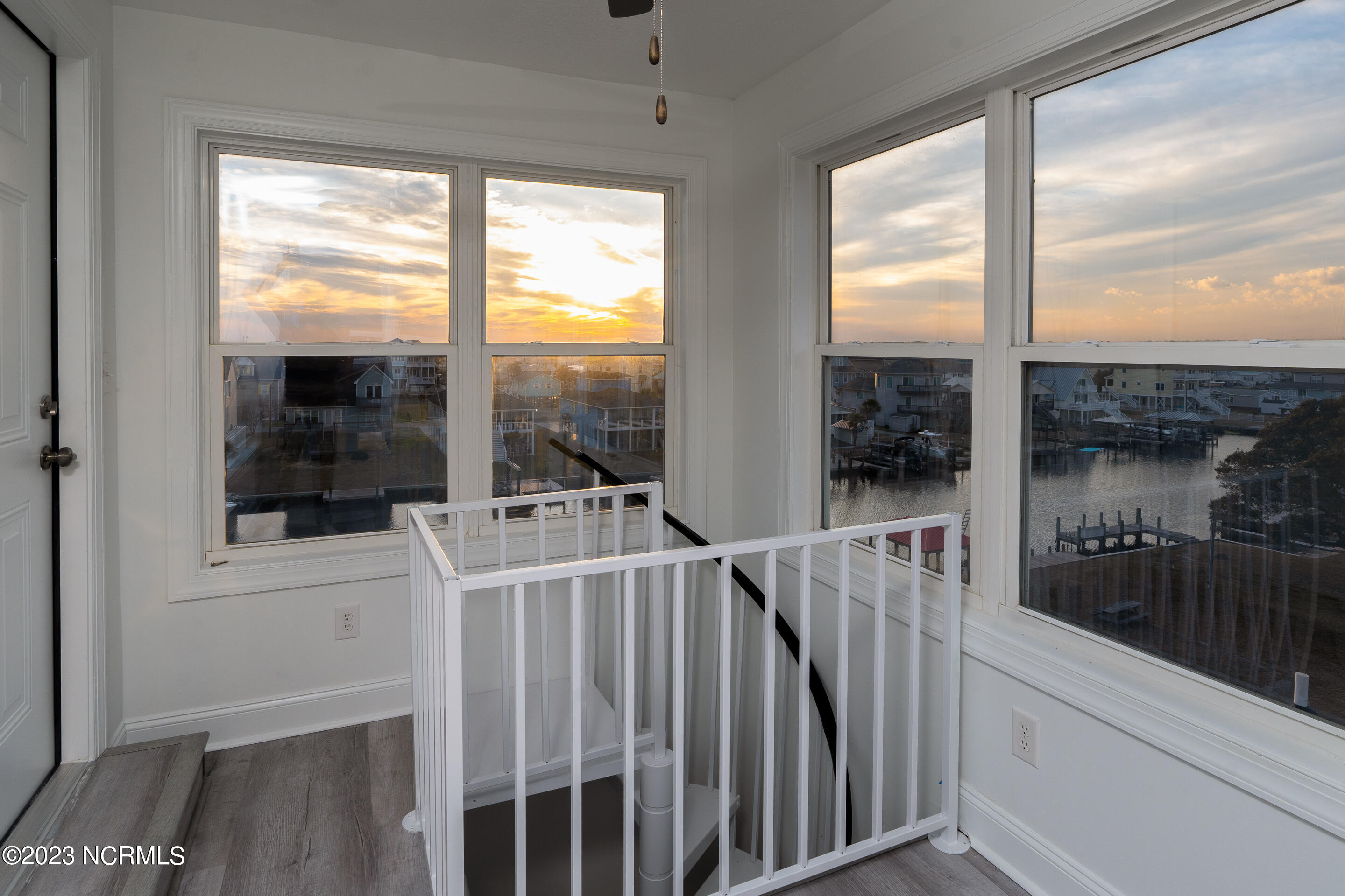 100525018 | Photo 23