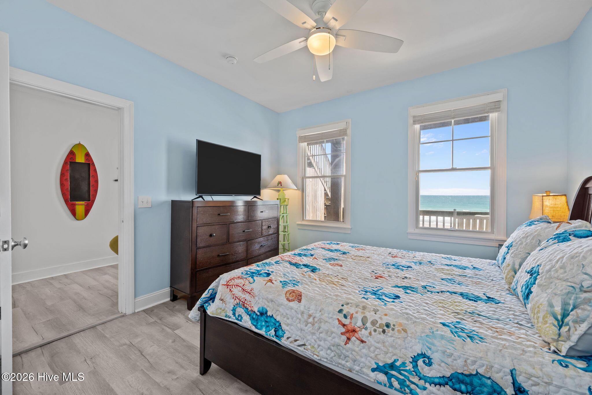 100570241 | Photo 46