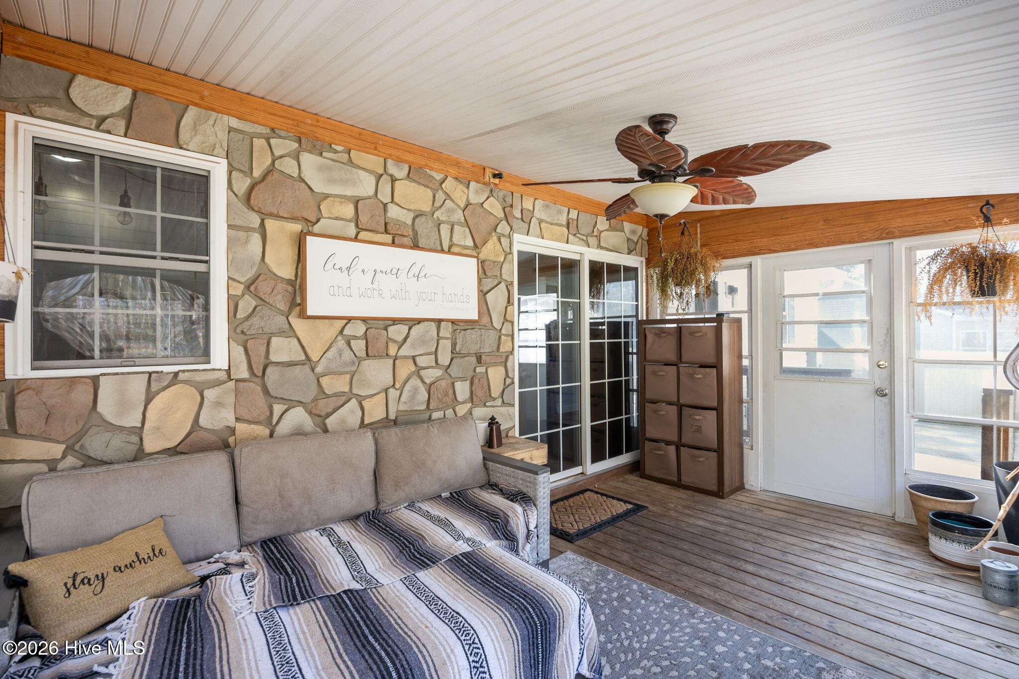 100560111 | Photo 35