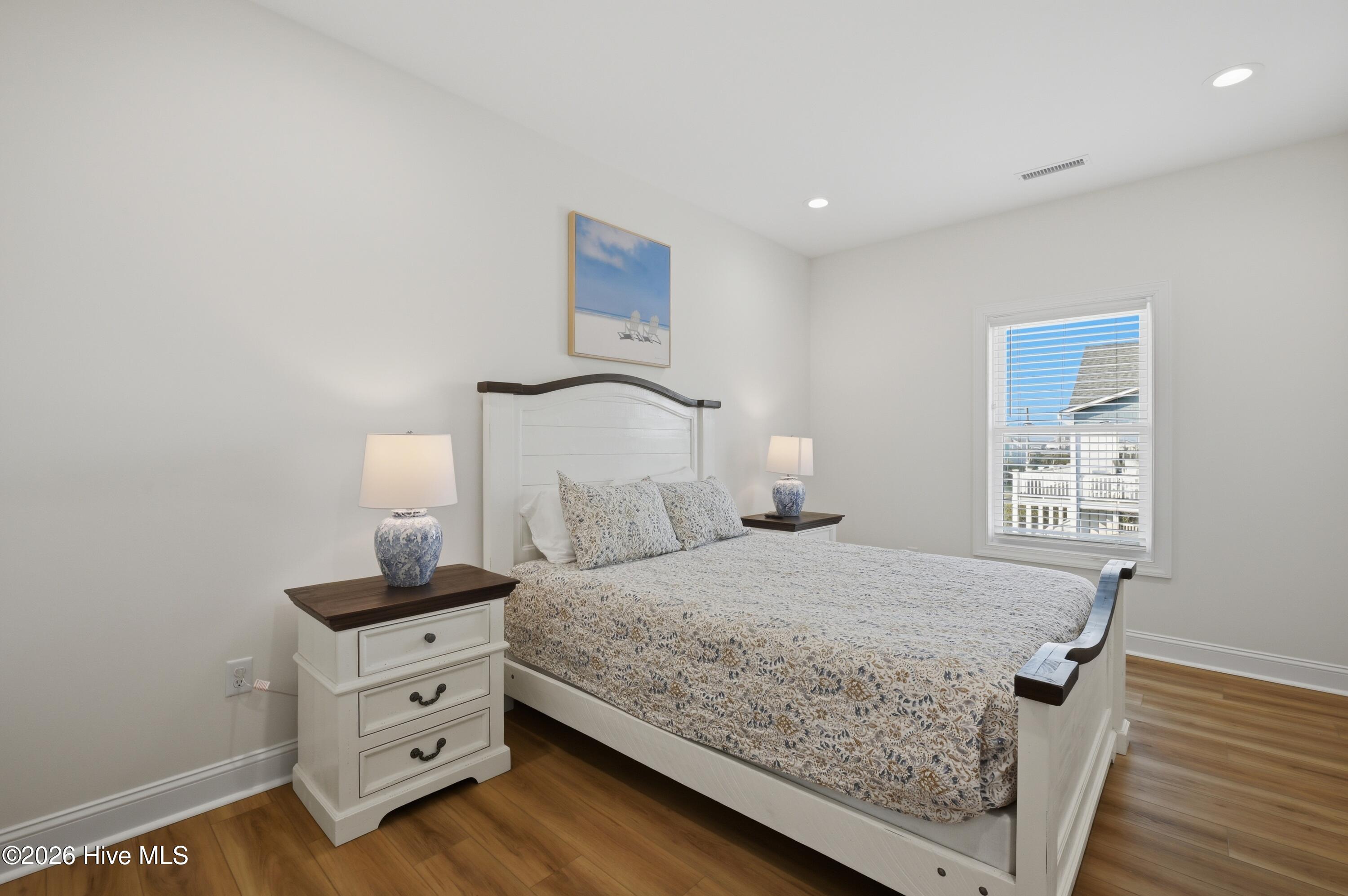 100561977 | Photo 41