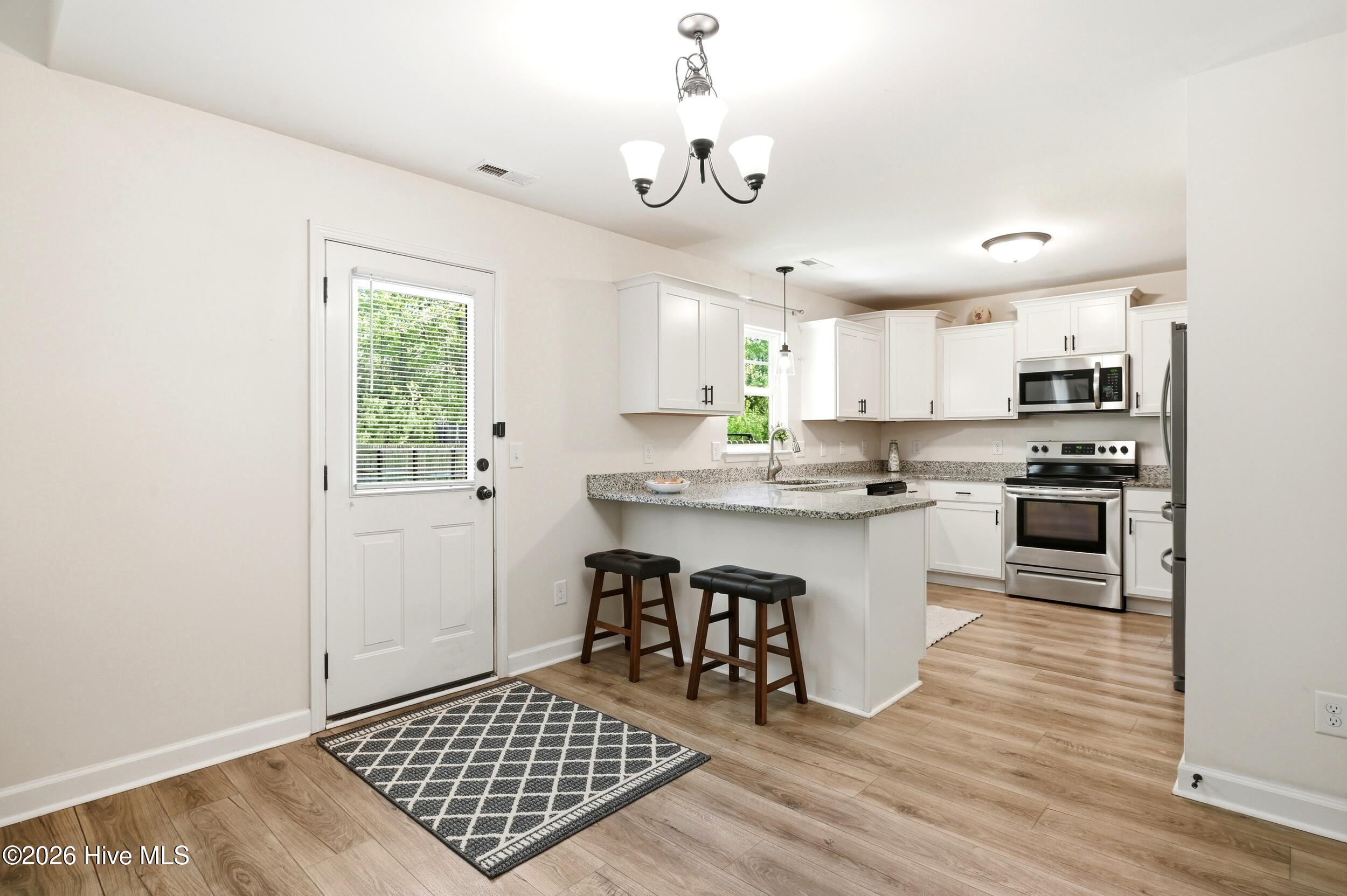 100568346 | Photo 15