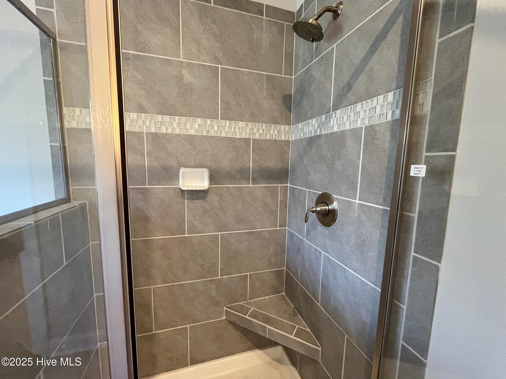 100467983 | Photo 16