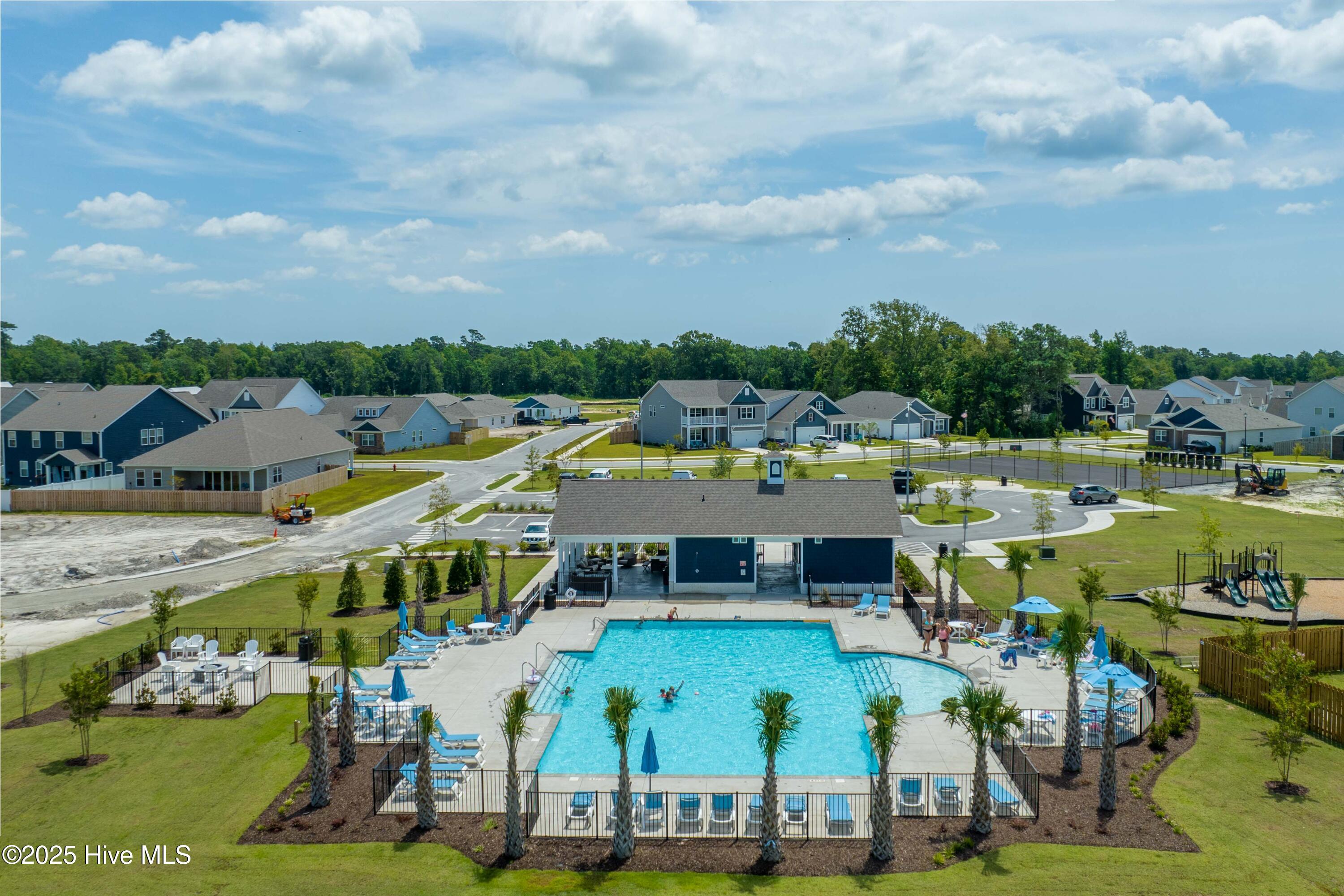 100564449 | Photo 25