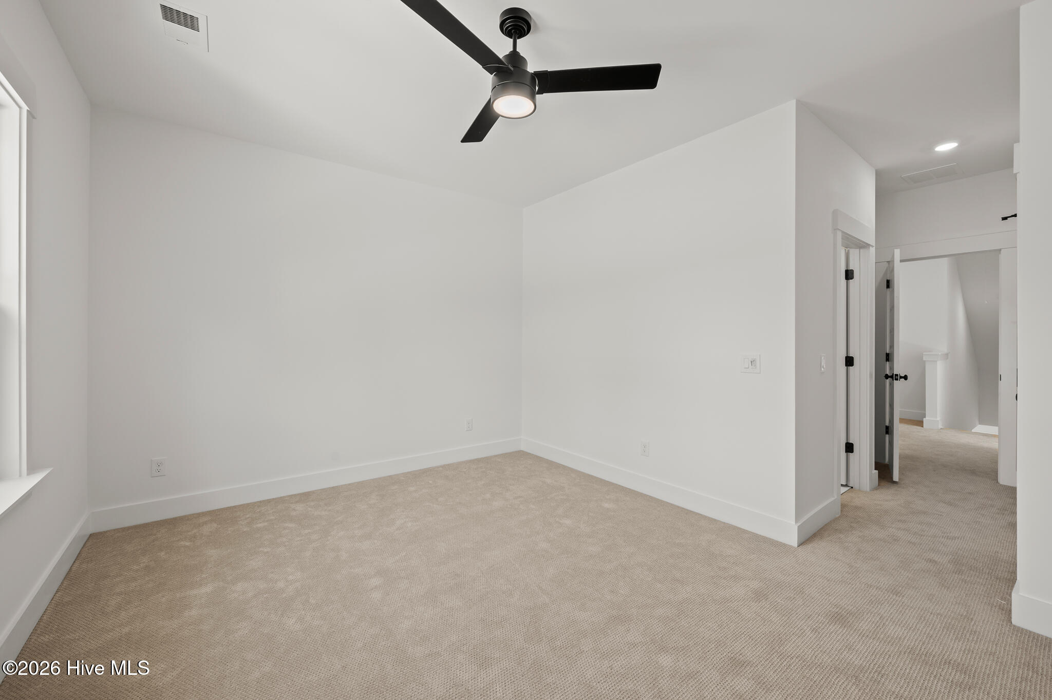 100552796 | Photo 34