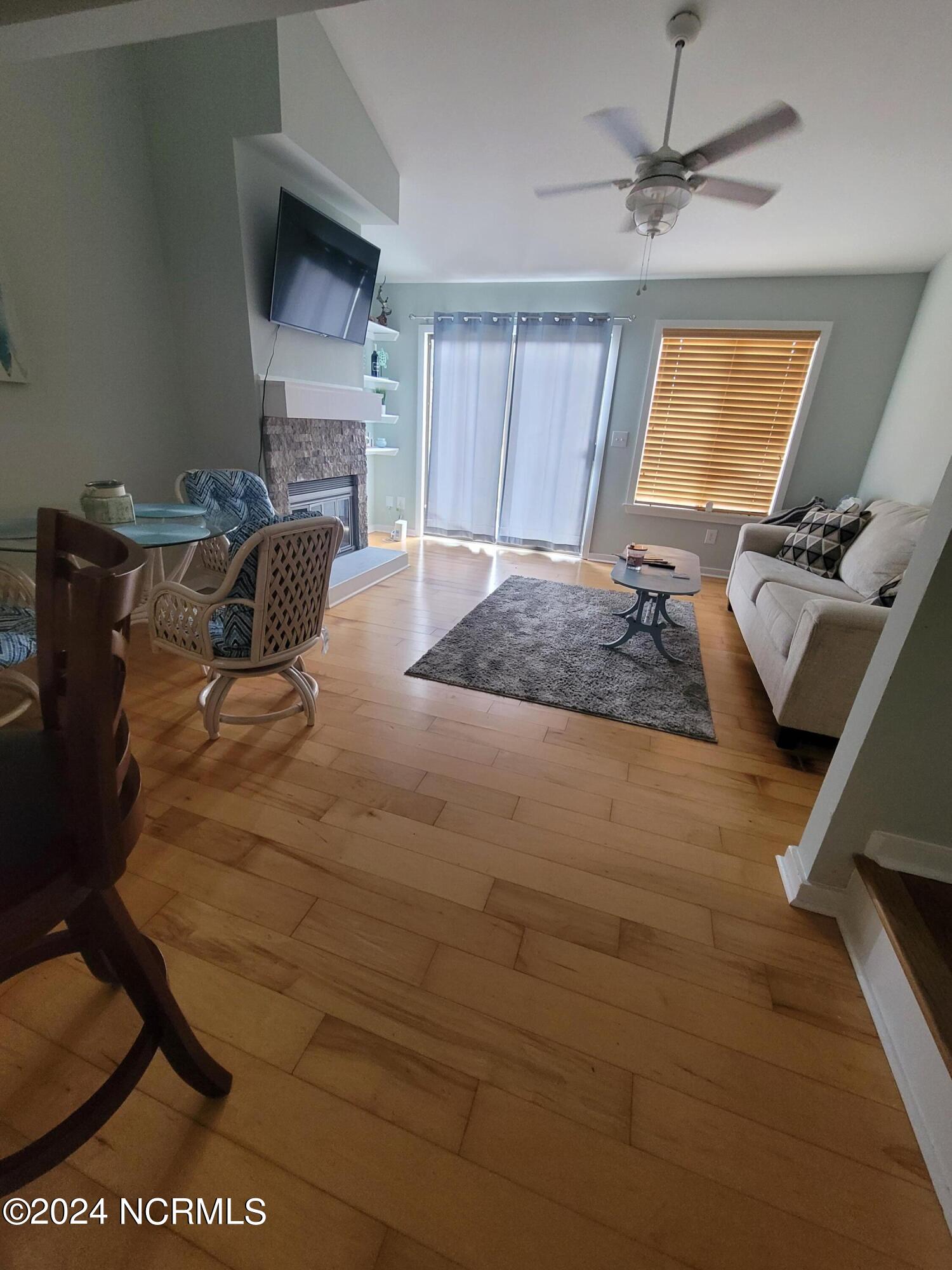 100565736 | Photo 13