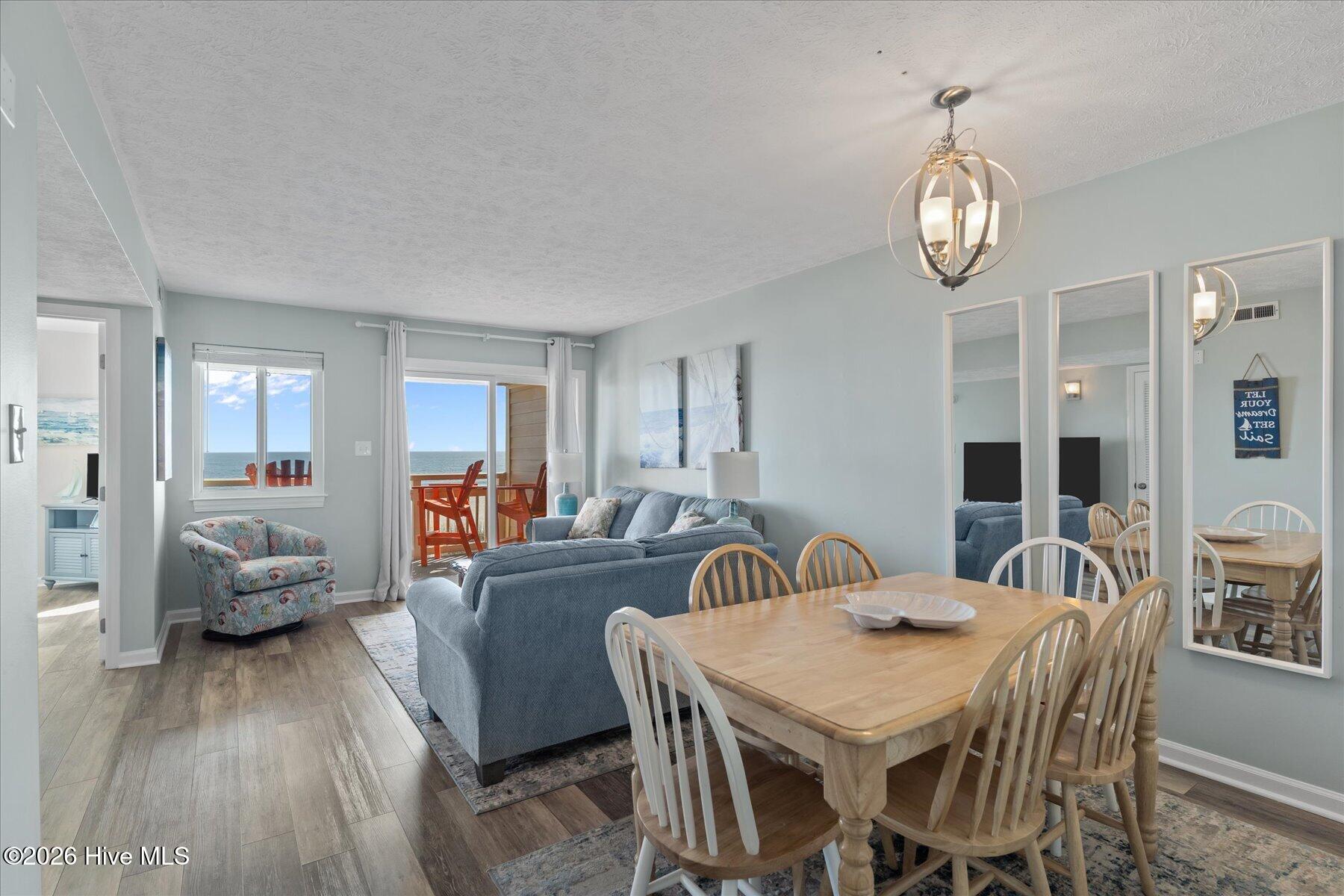 100564383 | Photo 24