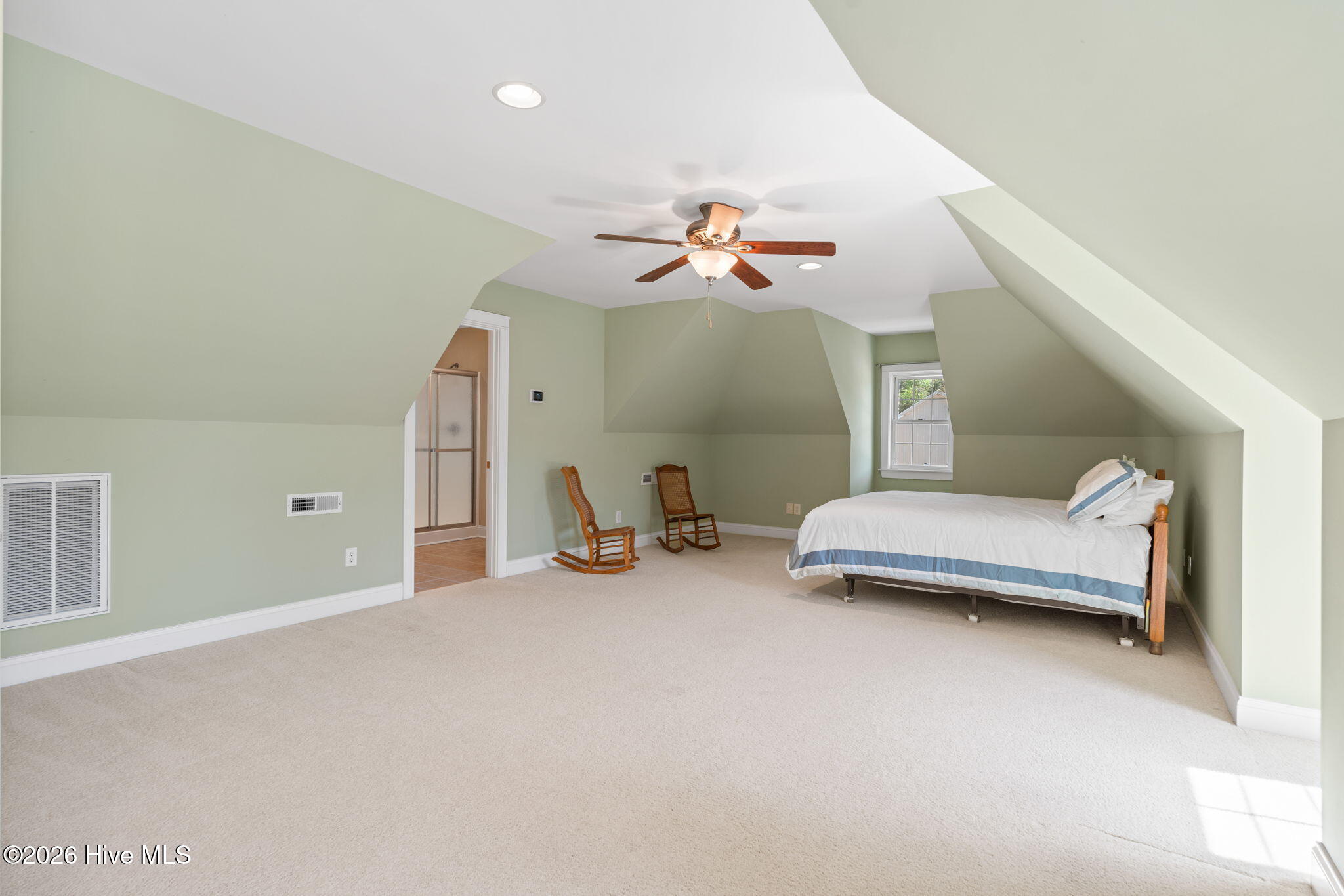 100564903 | Photo 43