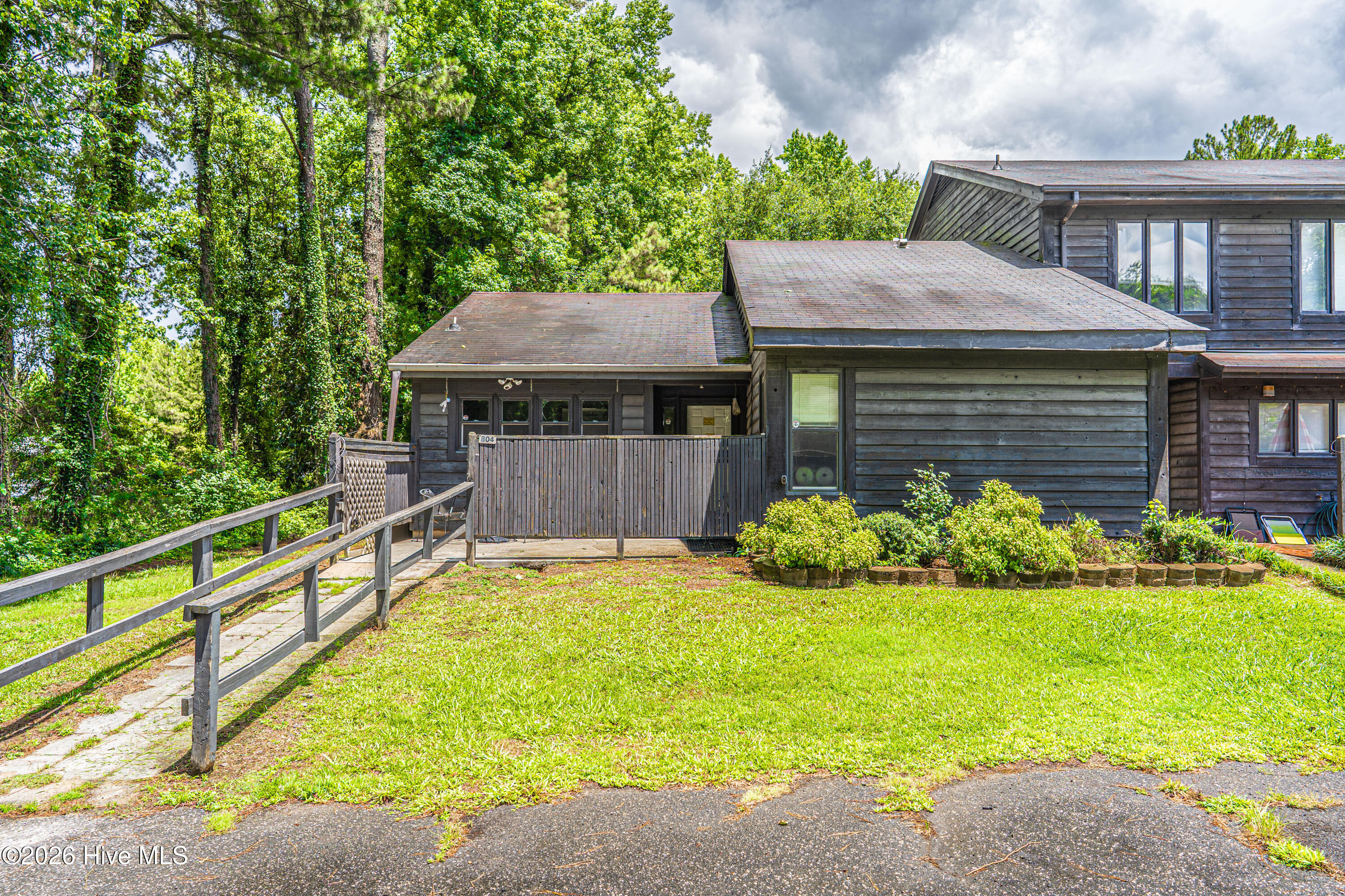 Welcome to 804 Crawford Creek Drive! This 2-bedroom, 2-bathroom condo is an end unit with fresh paint, hardwoods in the living room, and ceramic floors throughout. The HOA community offers walking trails, pond, and an inground pool. Located within walking distance to to retail, restaurants, and amenities.