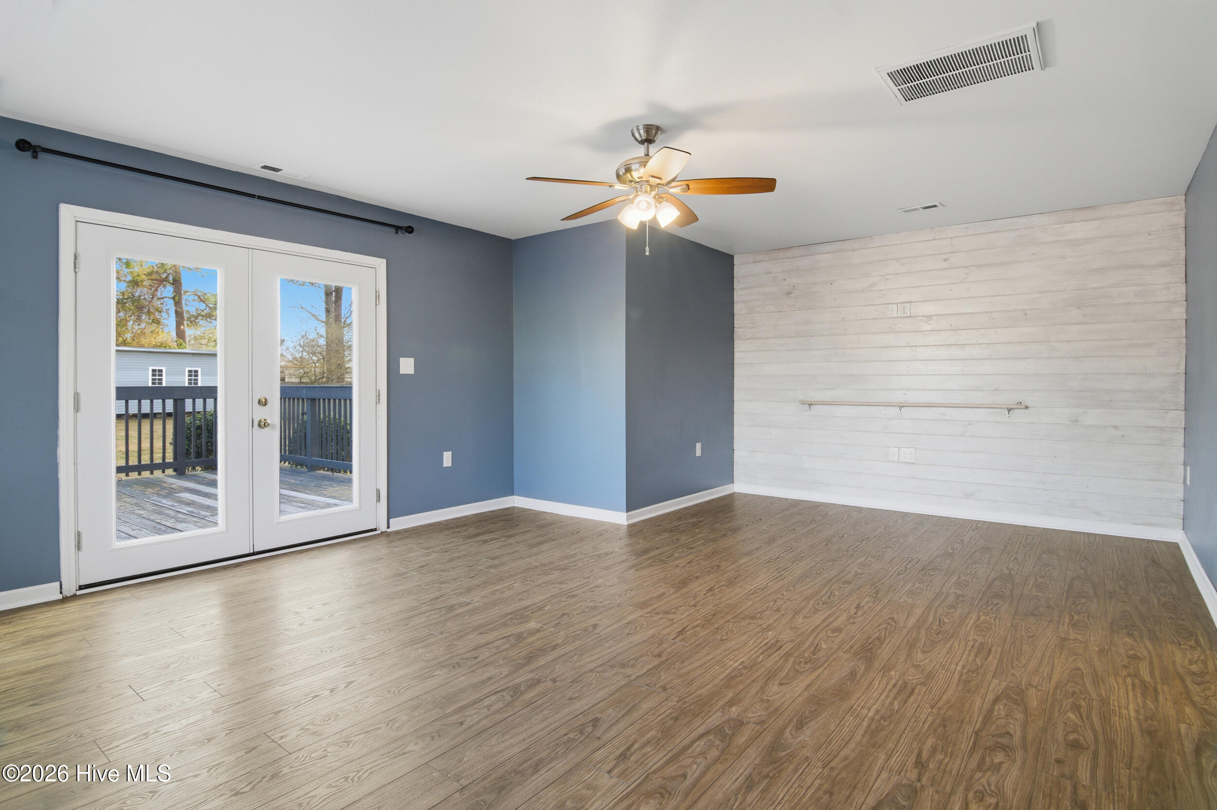 100548573 | Photo 19