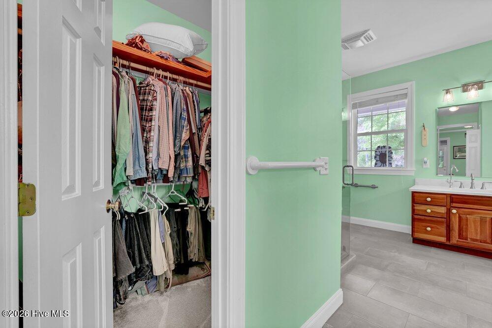 100568961 | Photo 28