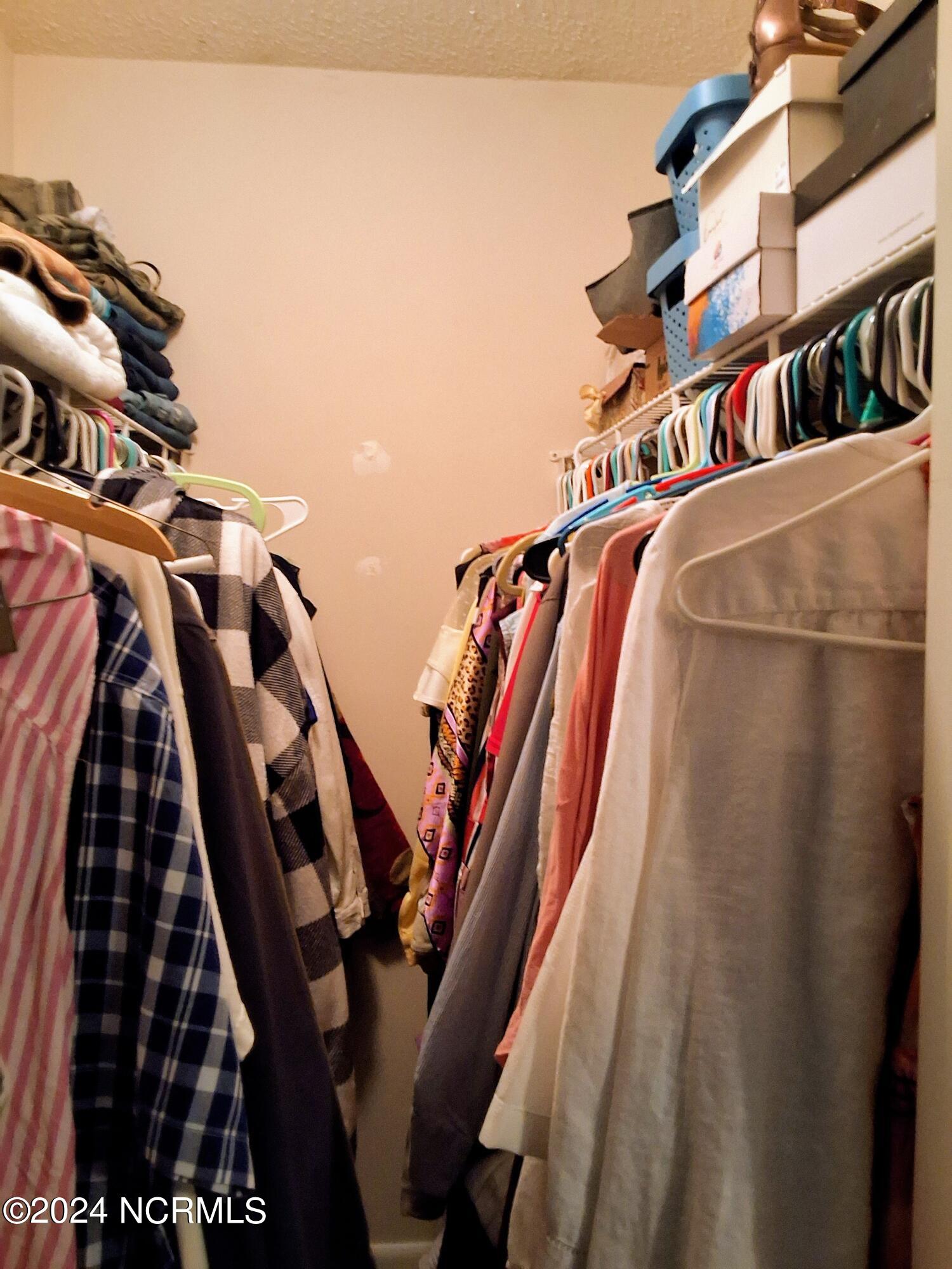 100463336 | Photo 34