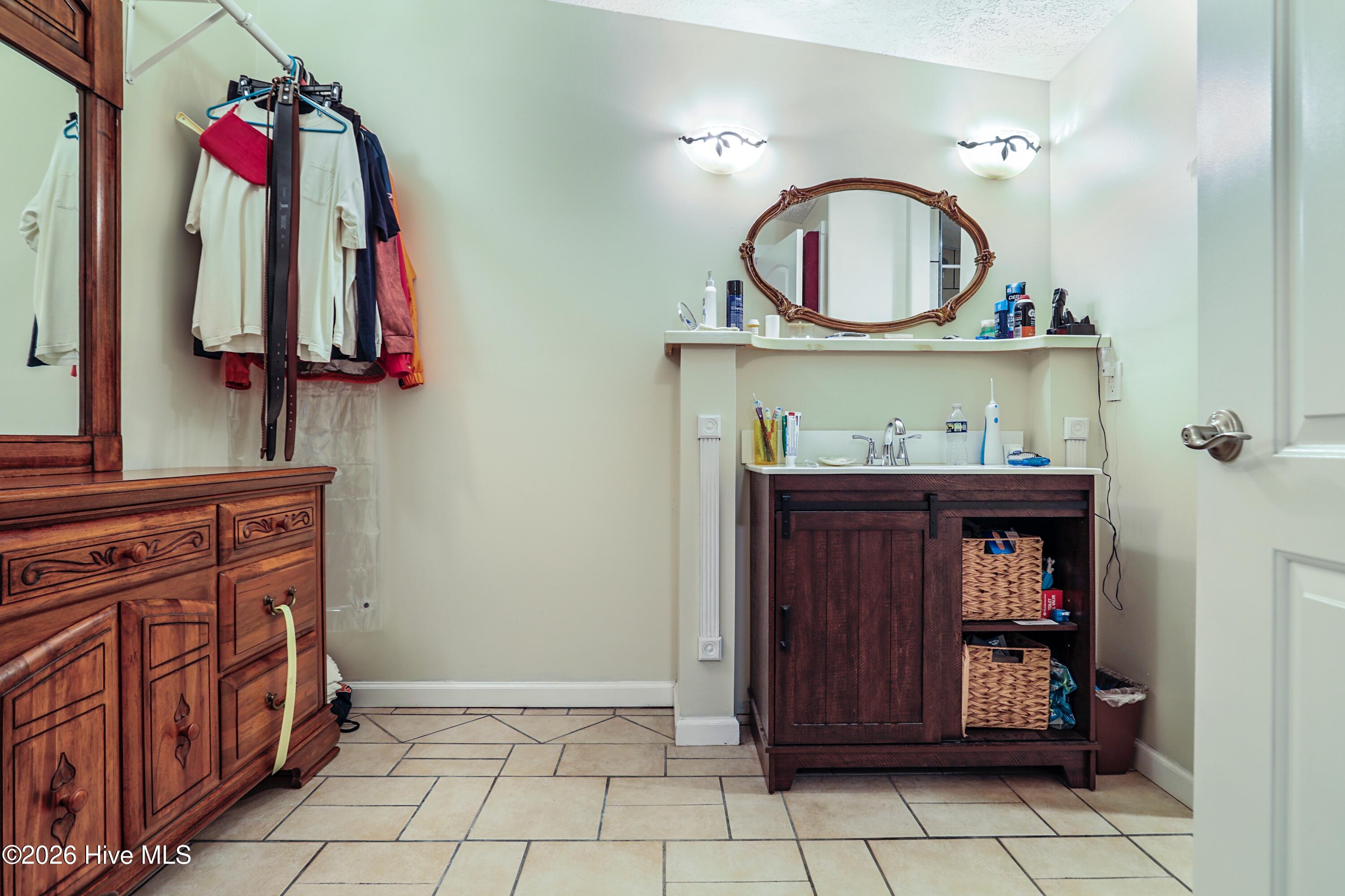 100568147 | Photo 26