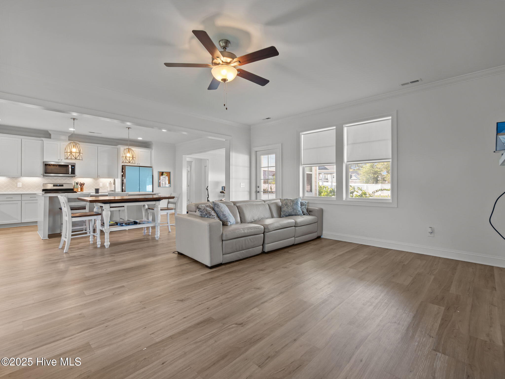 100534730 | Photo 13