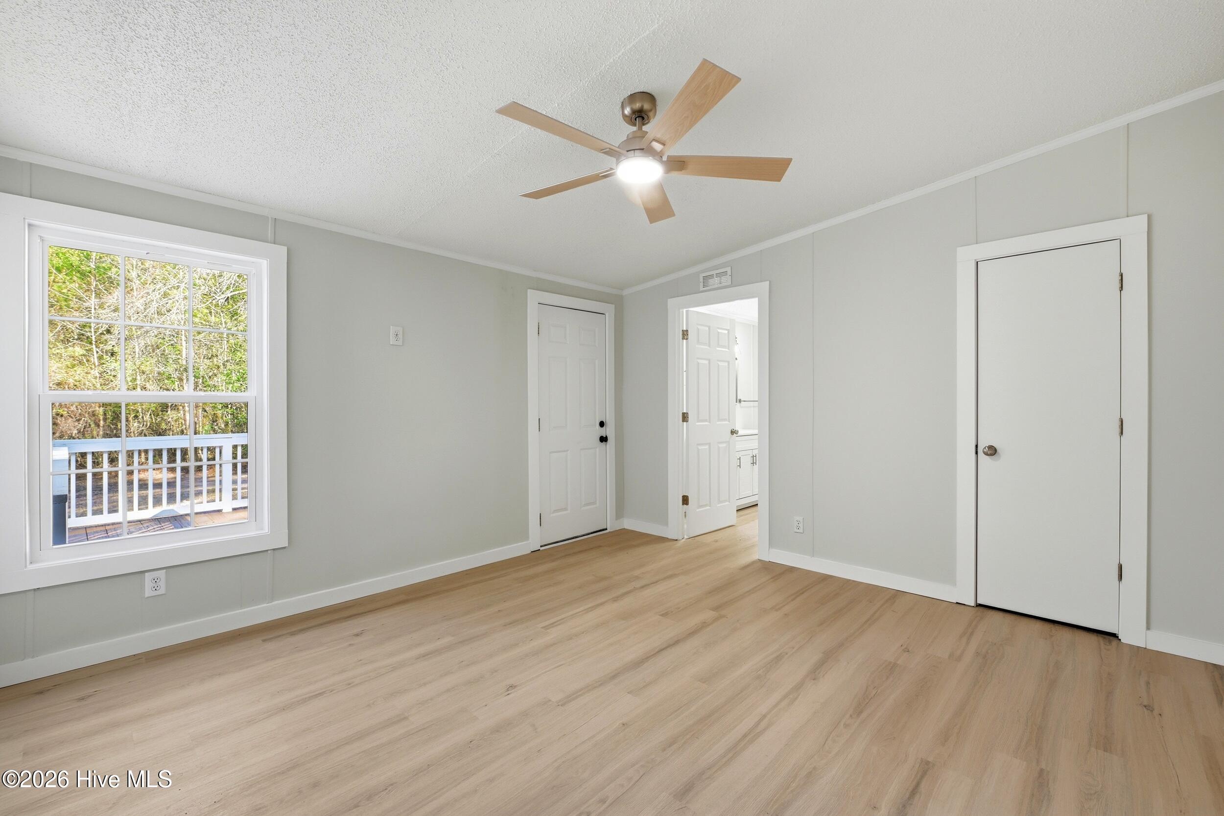 100556630 | Photo 16