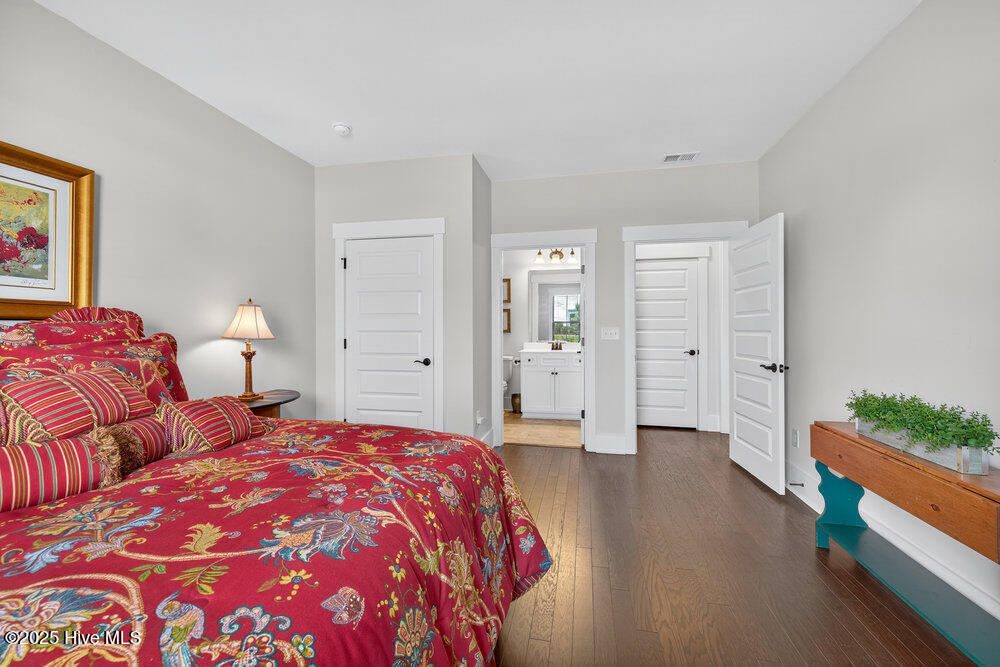 100525944 | Photo 24