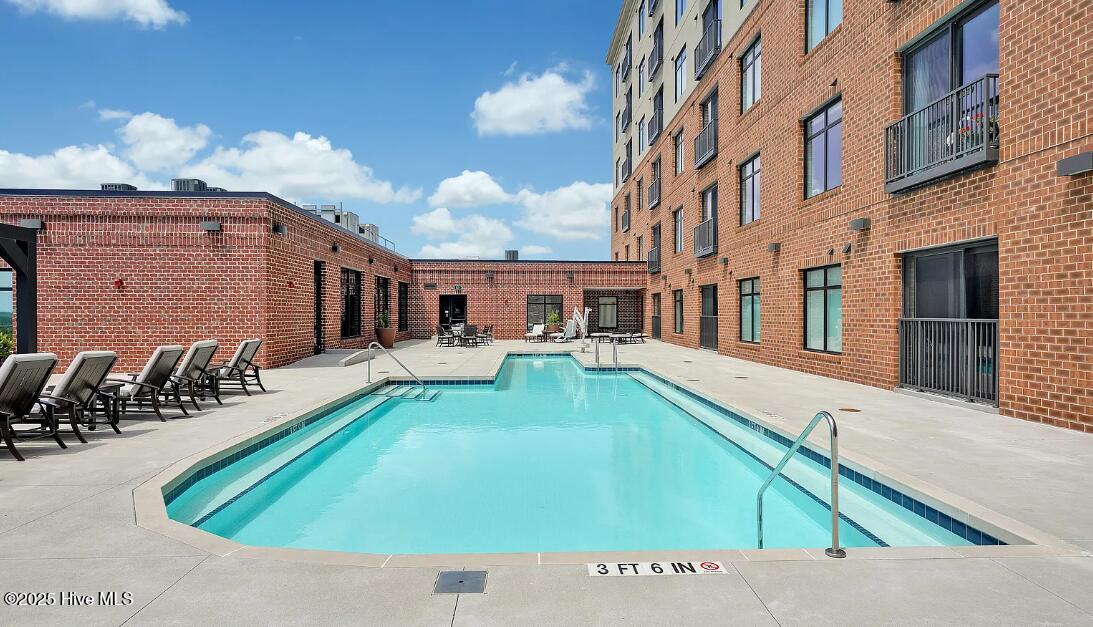 100556750 | Photo 30