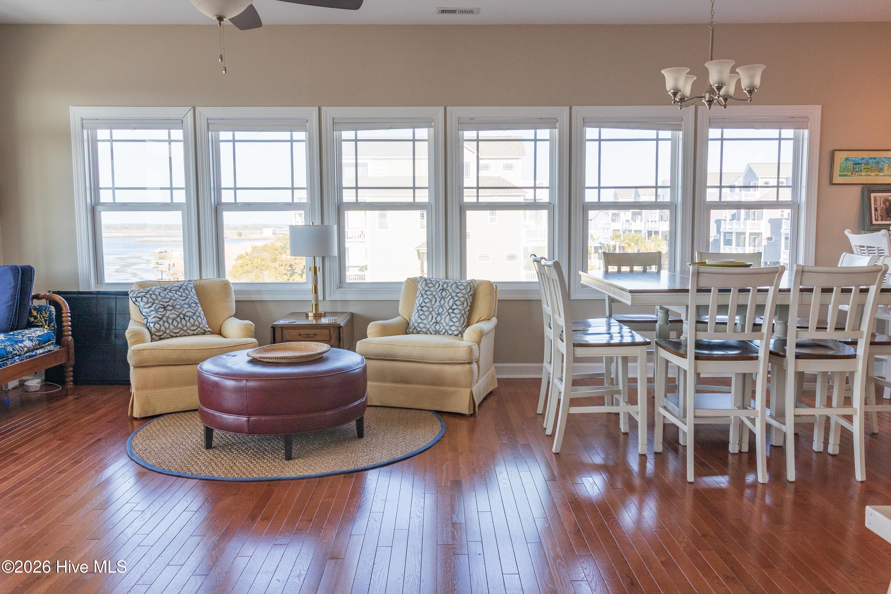 100559120 | Photo 11