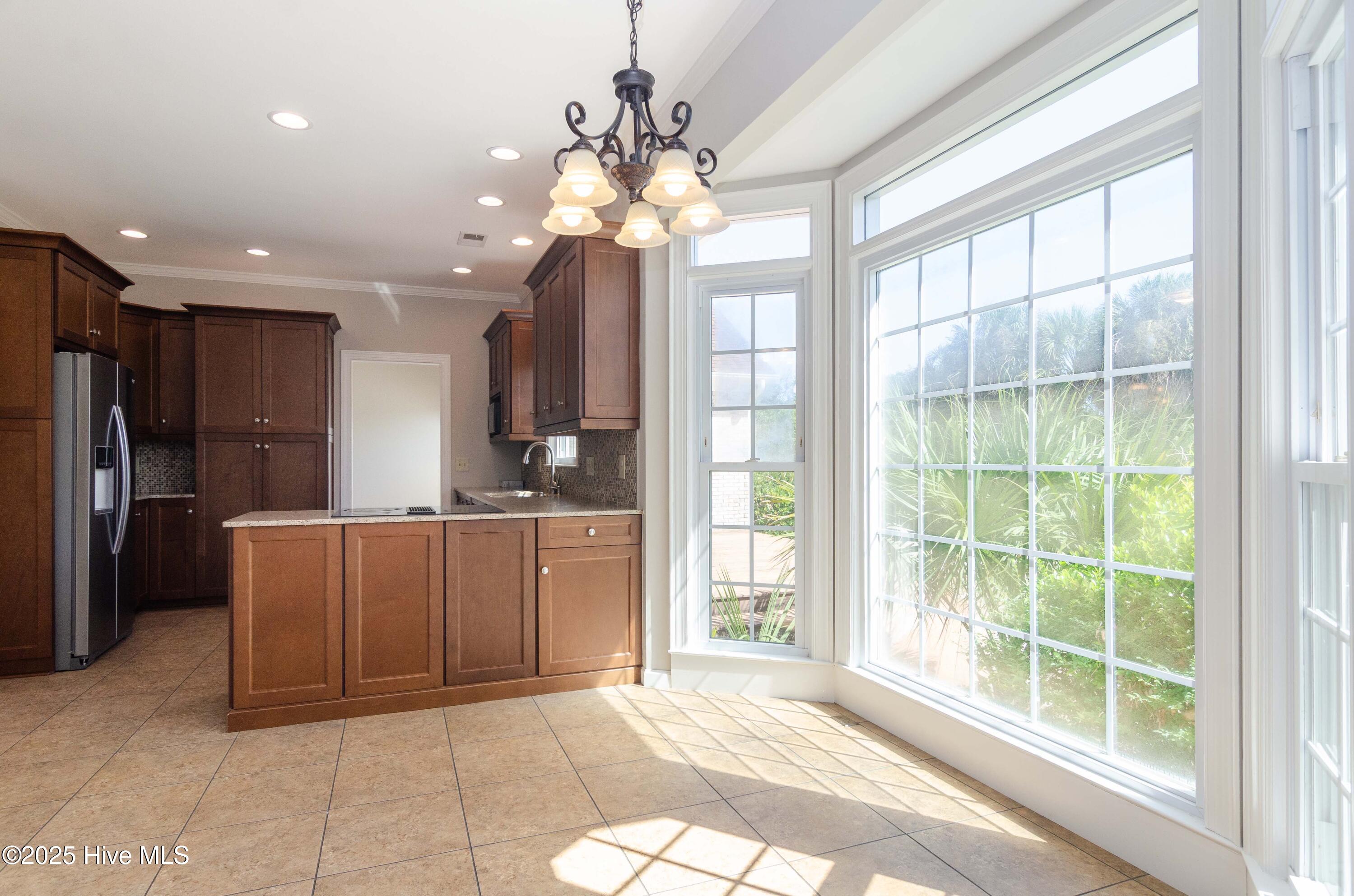 100516965 | Photo 12