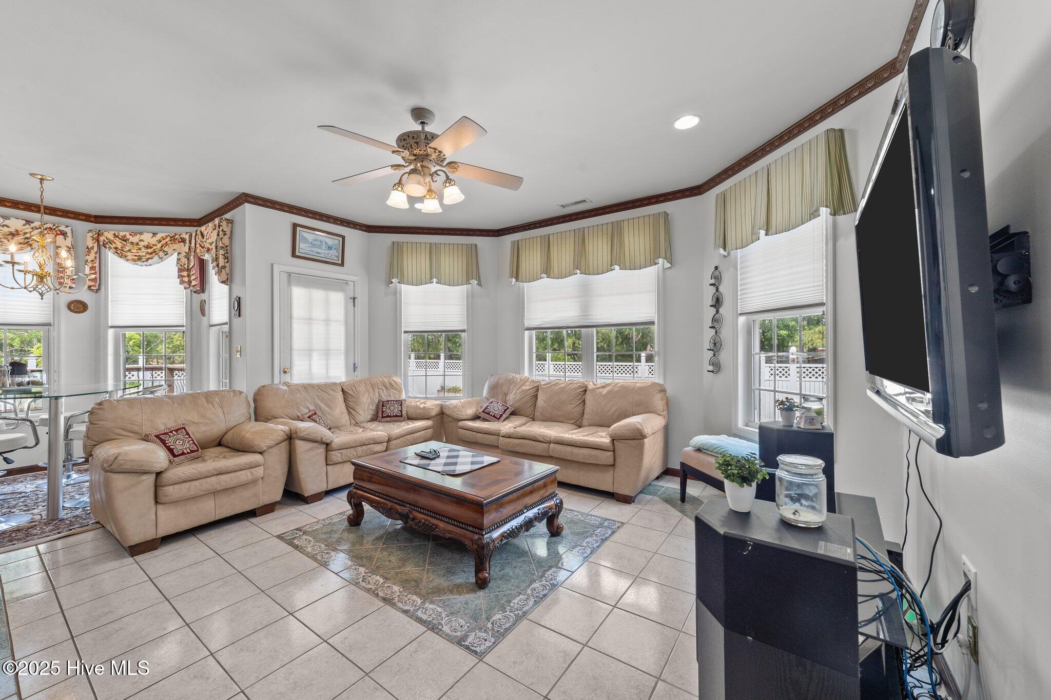 100513864 | Photo 18