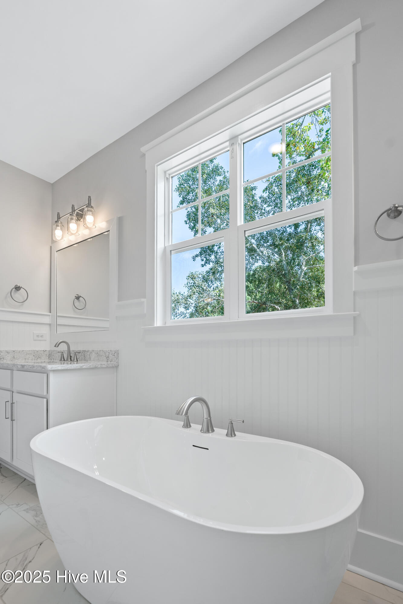 100521793 | Photo 23