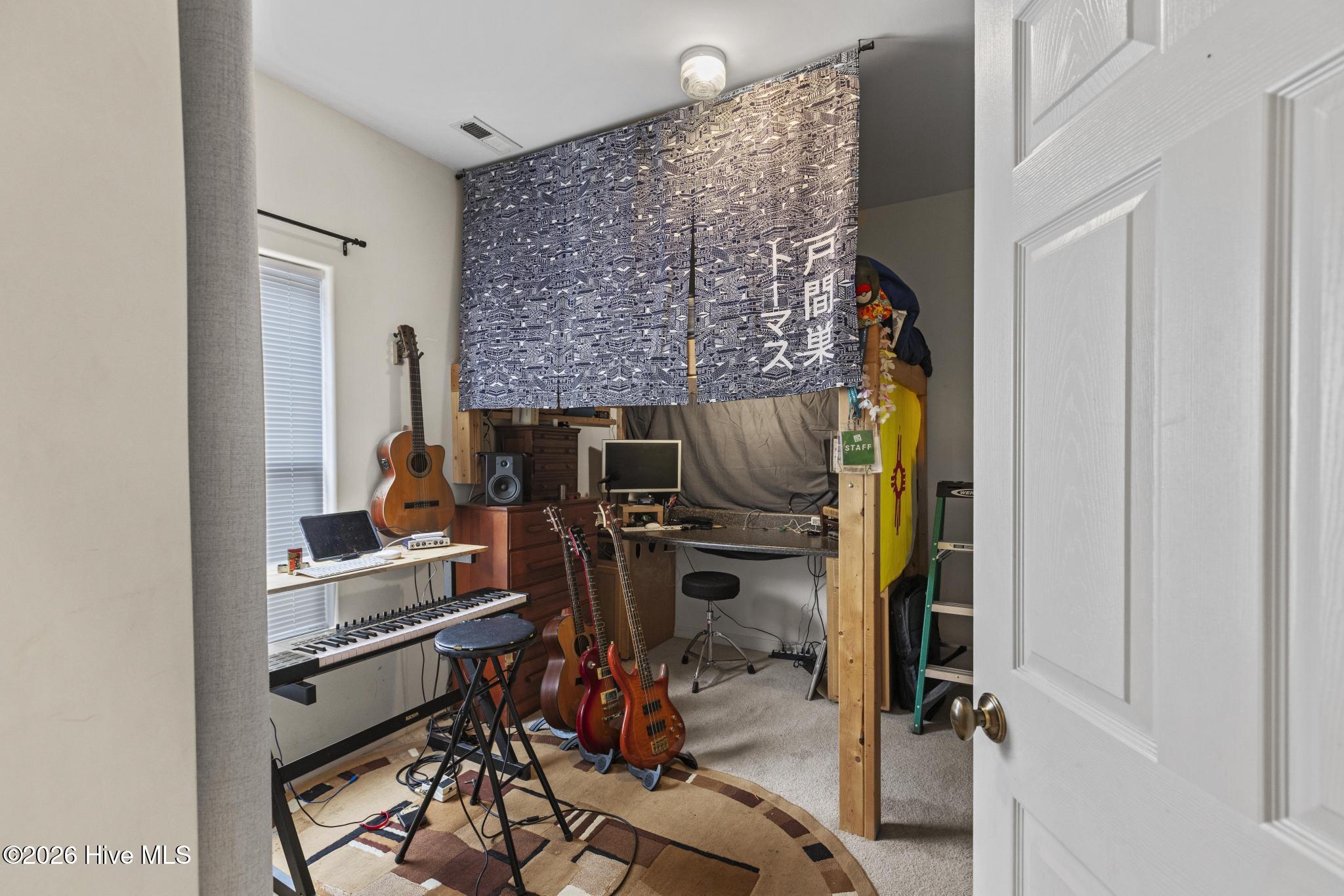 100556084 | Photo 38