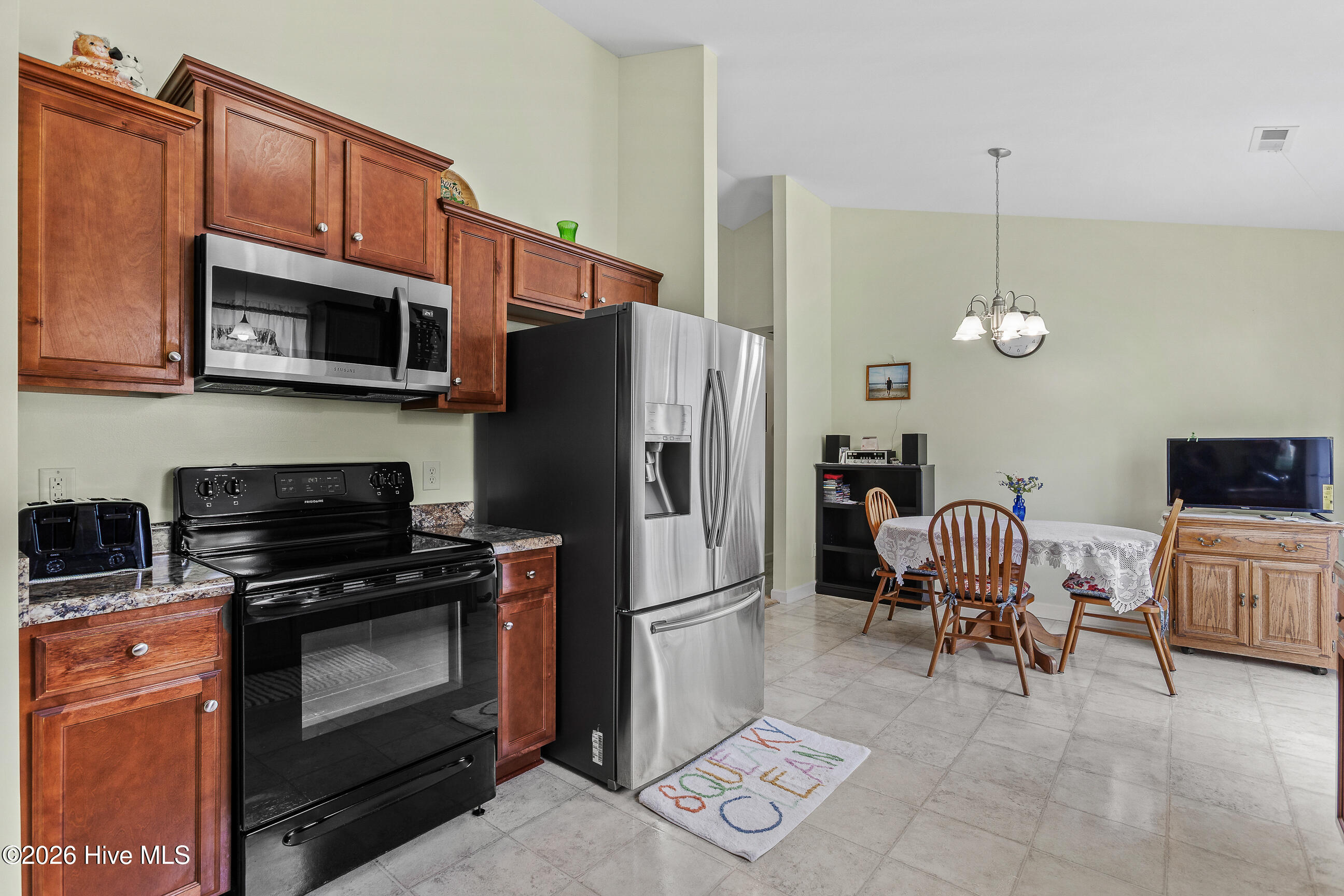 100566969 | Photo 11